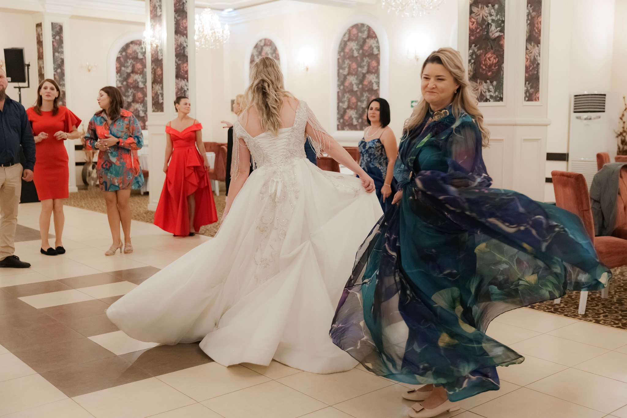 Mihai & Oana. Servicii foto-video profesionale, pentru momente de neuitat