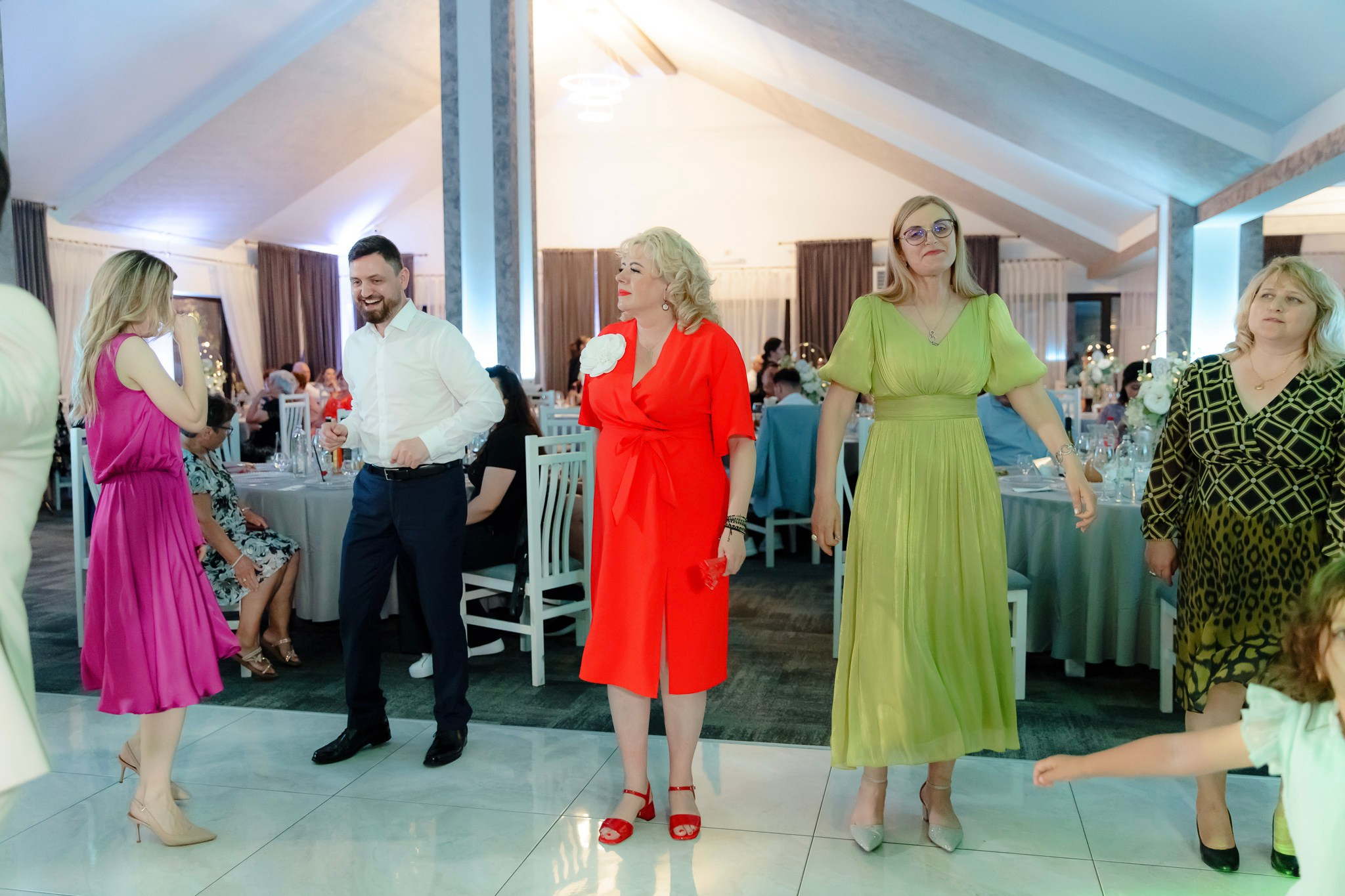 Ioana & Ionuț | Nuntă de poveste la Păstrăvăria Poiana din Mălini județul Suceava. Servicii foto-video profesionale, pentru momente de neuitat