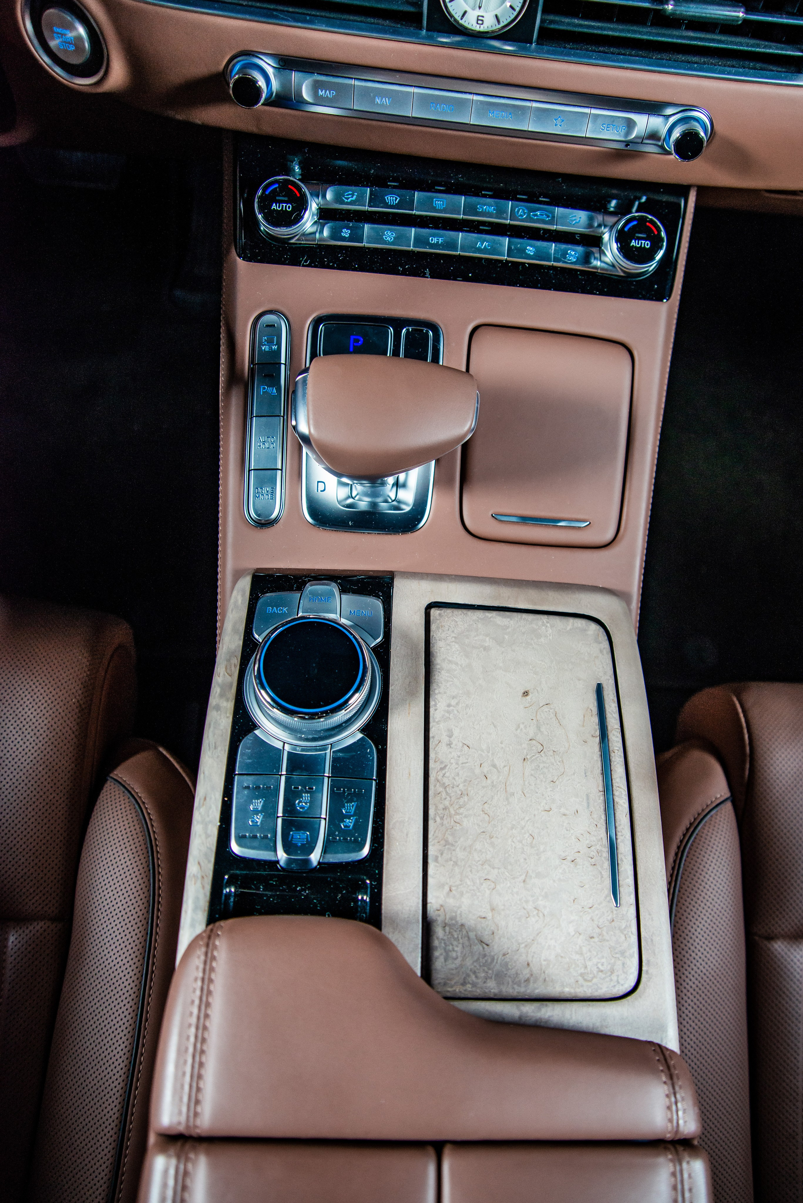 Автомобильная фотосъемка Genesis G90. ФОТОГРАФ МЕКСИКА КИНТАНА-РОО