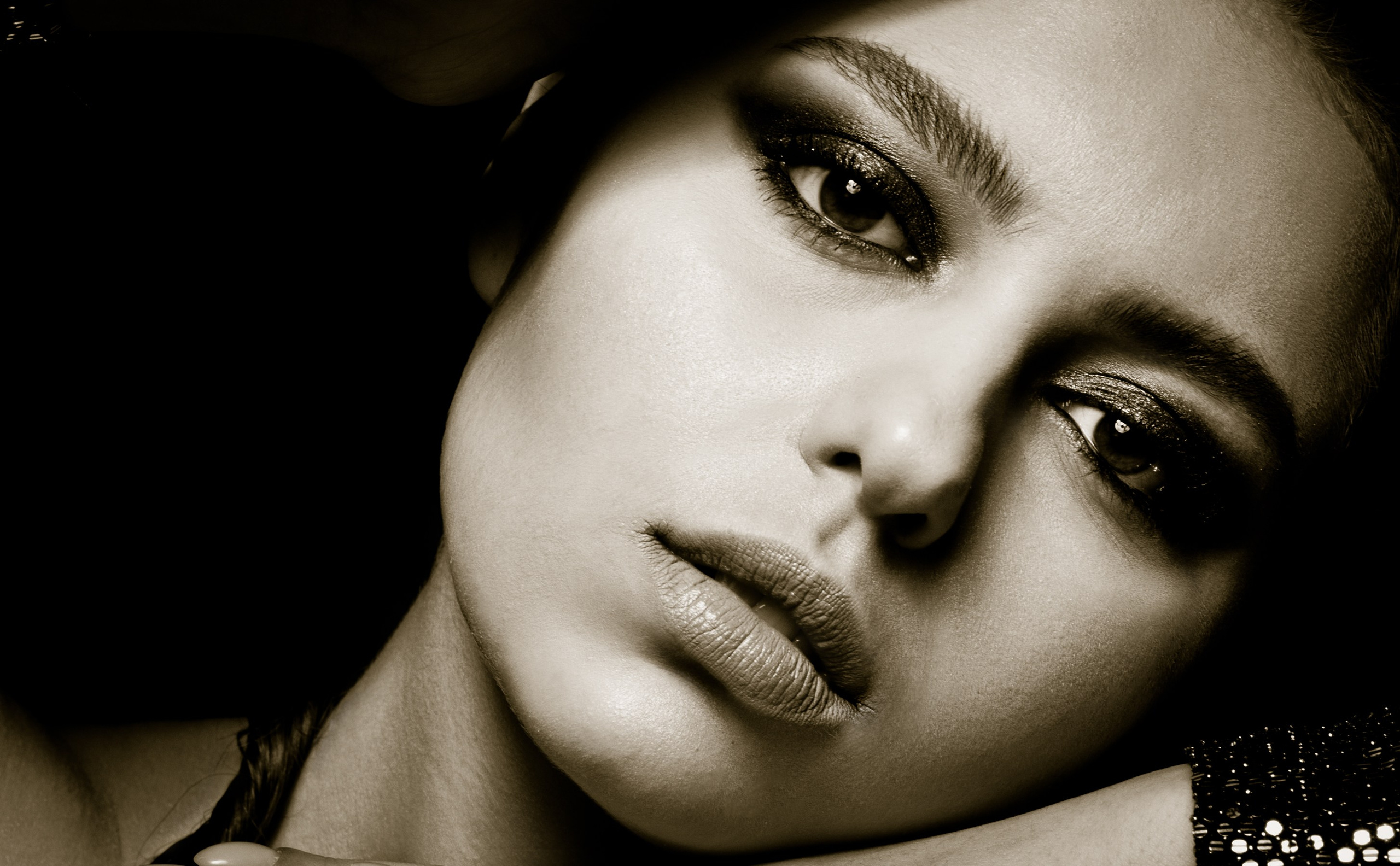 EXHIBITION. Lero Photographer and a set designer|individual custom portrait and advertising photography in Zutphen