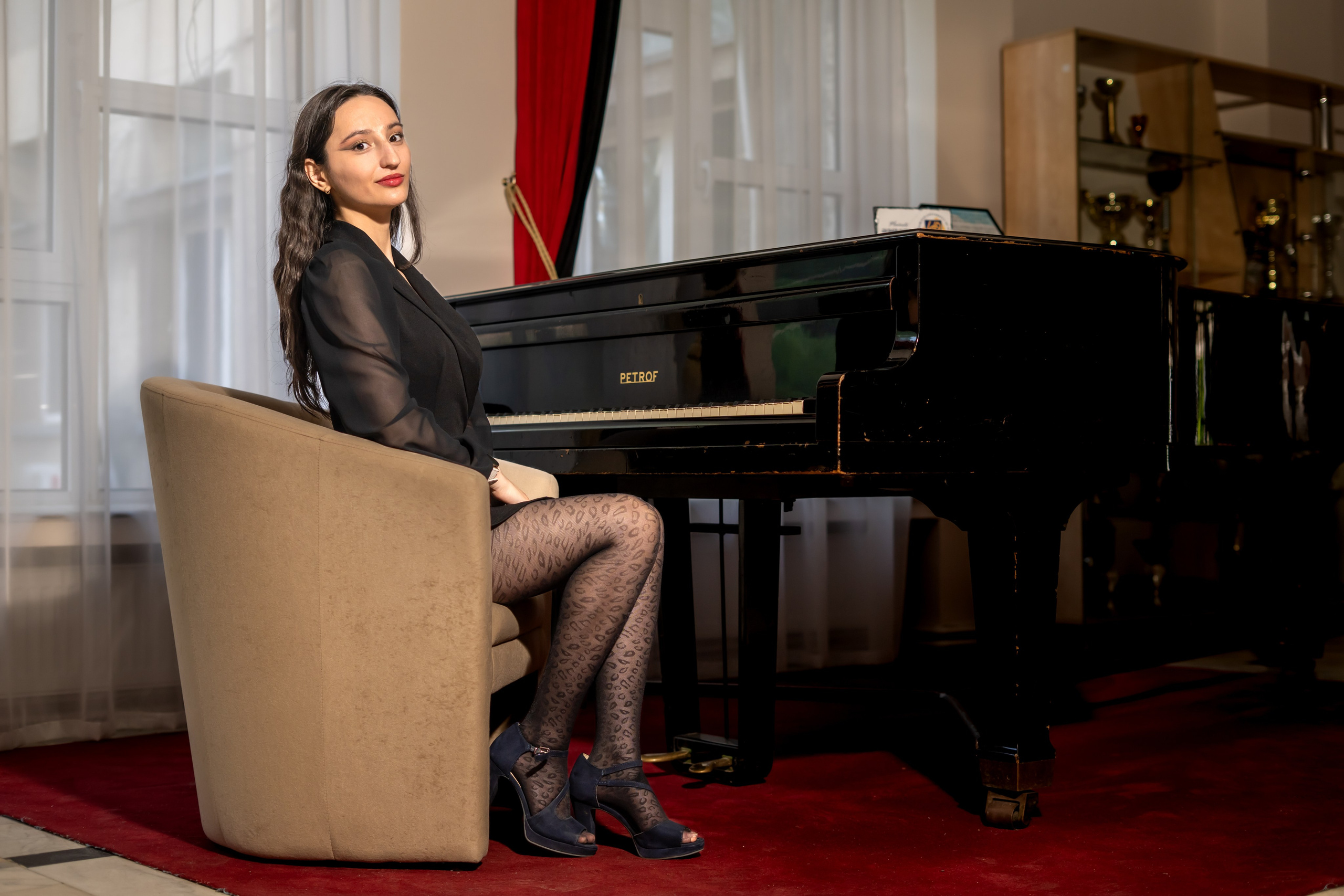 Ședință foto cu noi la Pian UPG. Mihai Alexandra Events