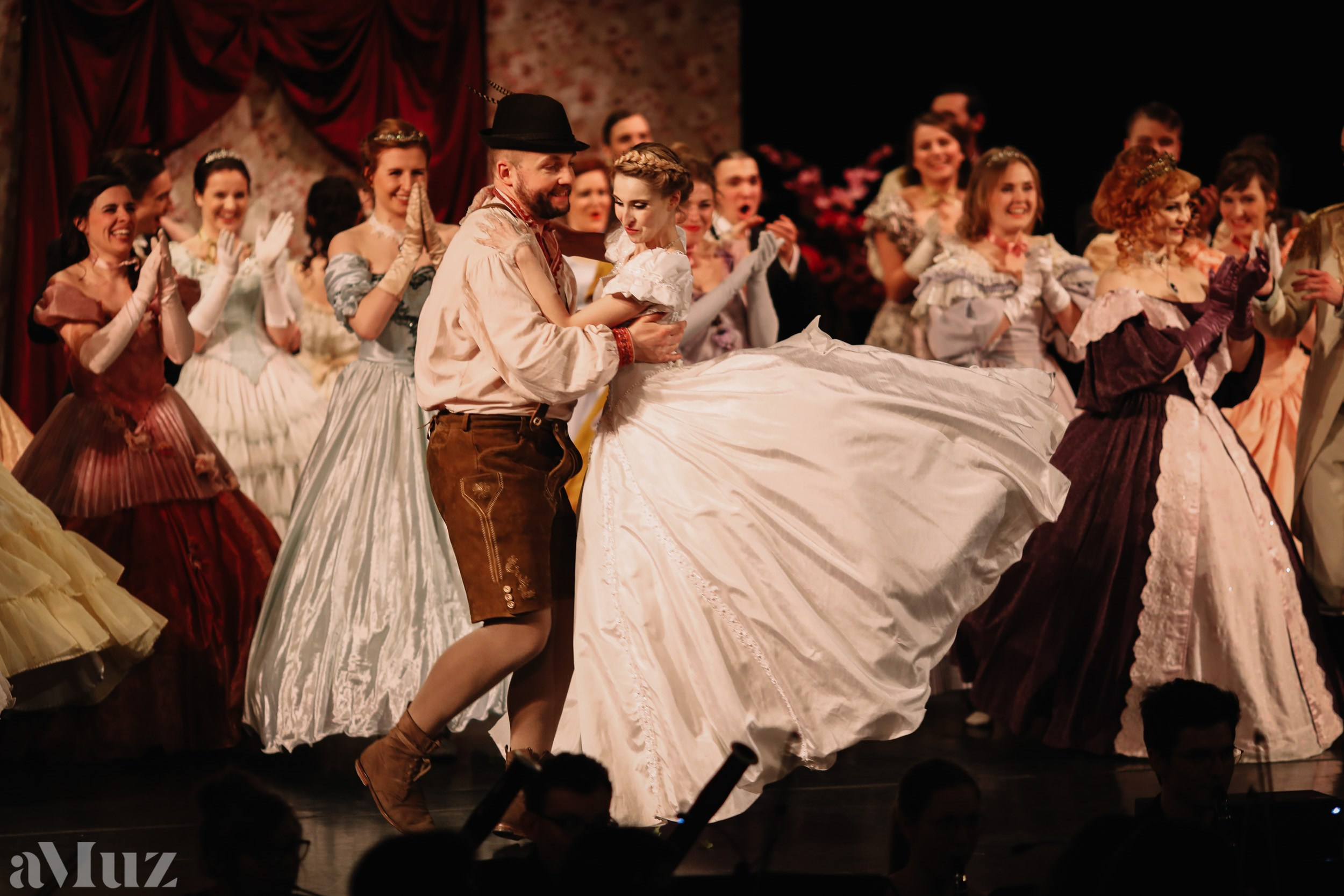 Opera Łąkowa. Fotograf Ślubny Warszawa - Sesje Biznesowe Rodzinne Eventy