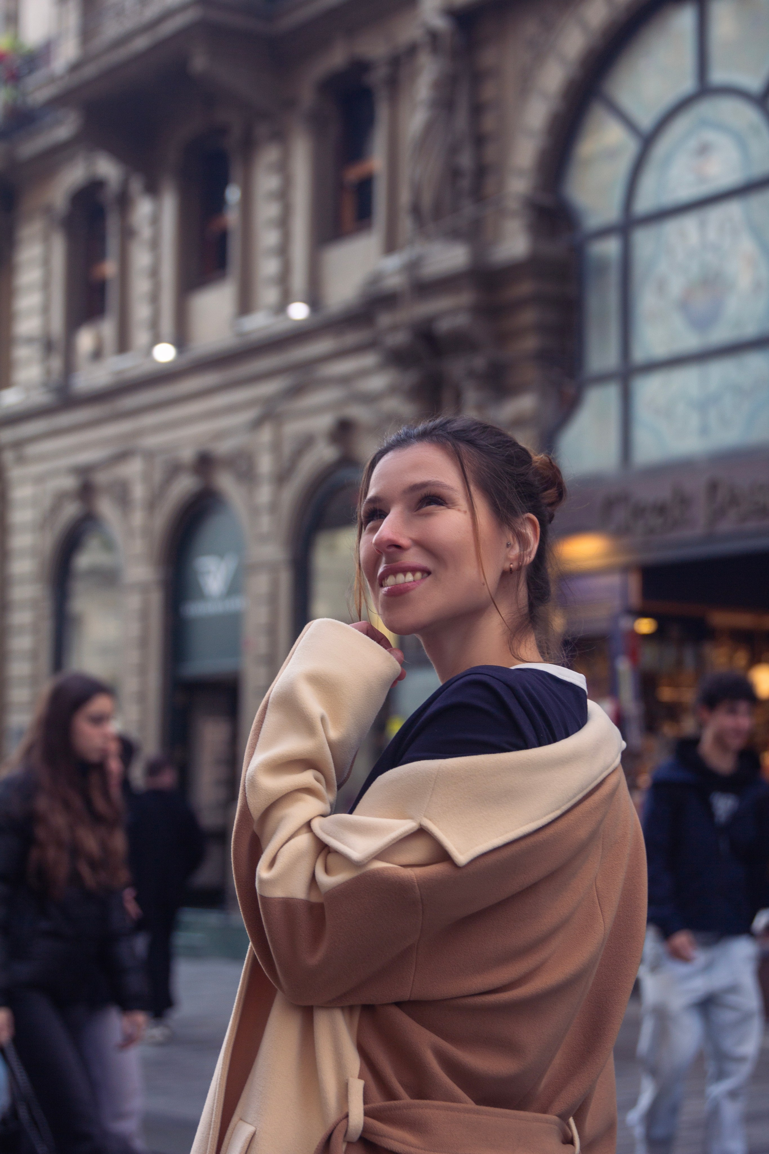Девушка на Таксим, Стамбул фотосессия лайфстайл. Girl in Taksim, Istanbul lifestyle photo shoot. 