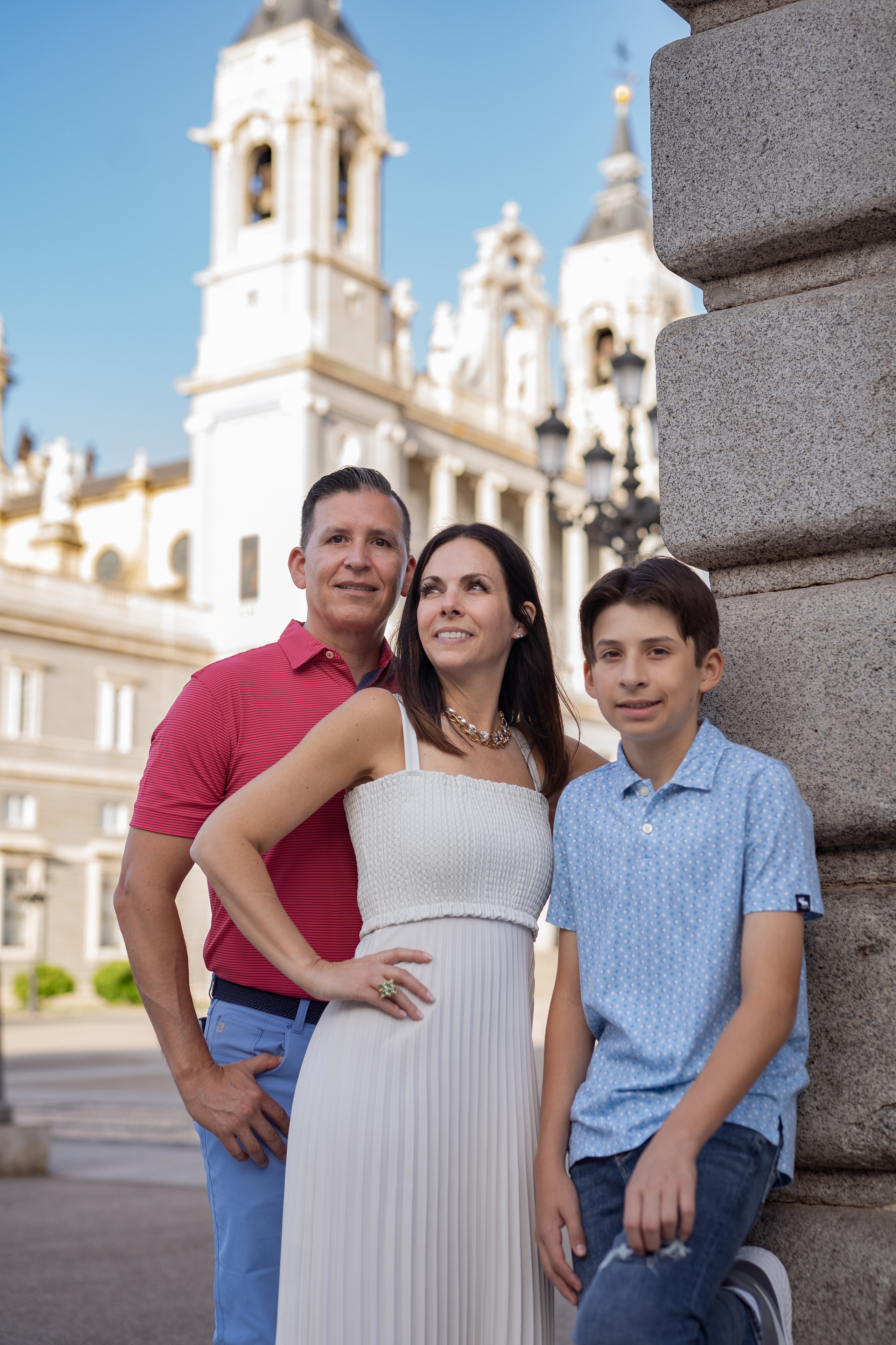 Tourist family photo shooting in Madrid. Photographer in Madrid, Spain. Alyona Belyaninova