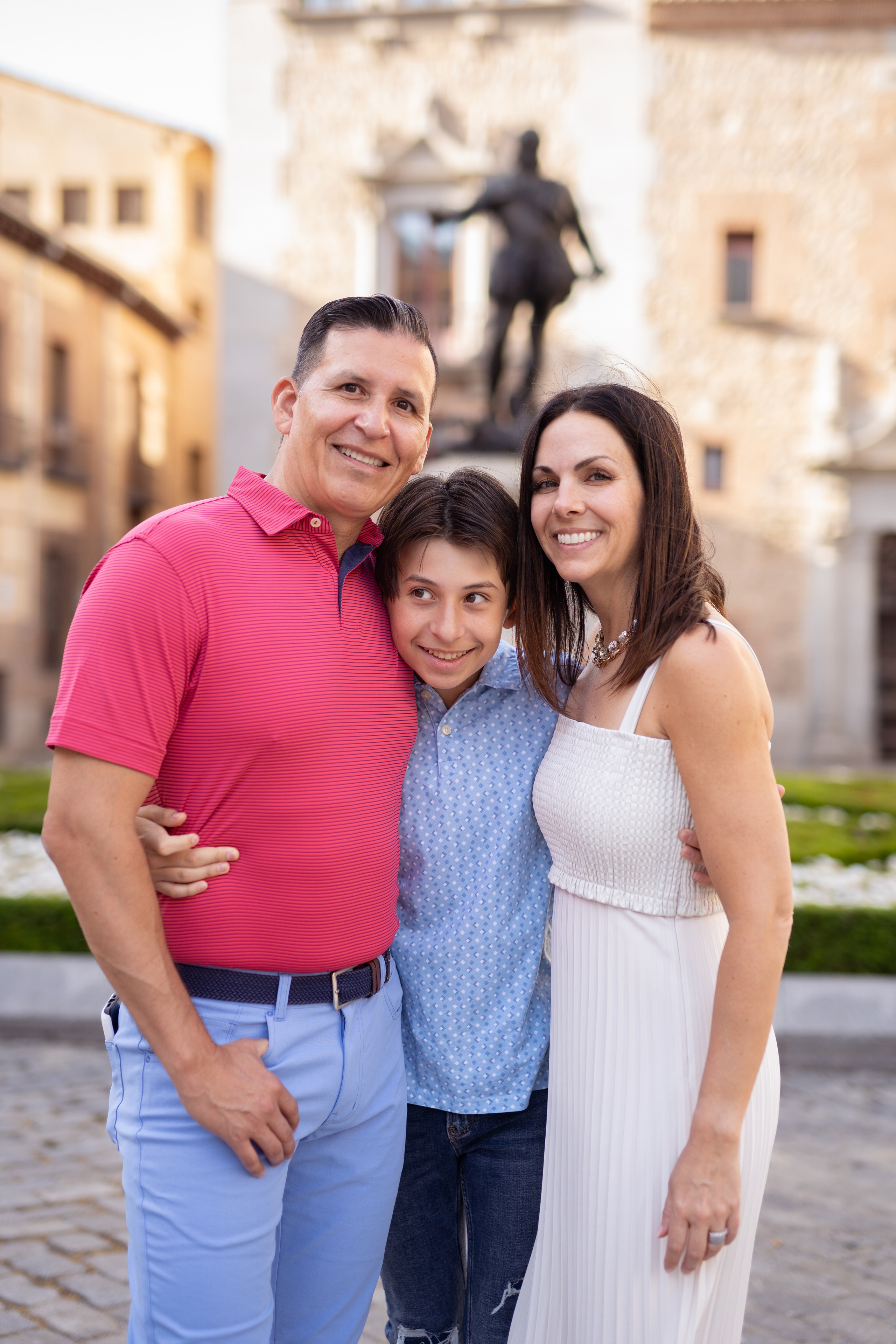 Tourist family photo shooting in Madrid. Photographer in Madrid, Spain. Alyona Belyaninova