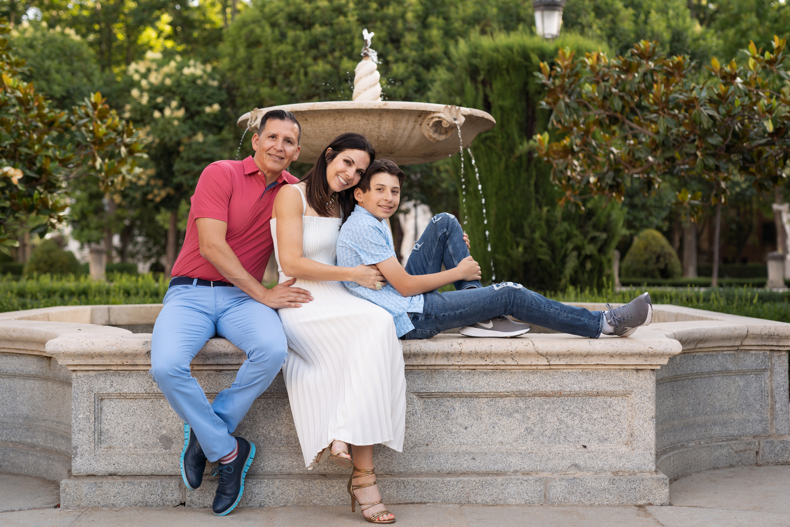 Tourist family photo shooting in Madrid. Photographer in Madrid, Spain. Alyona Belyaninova