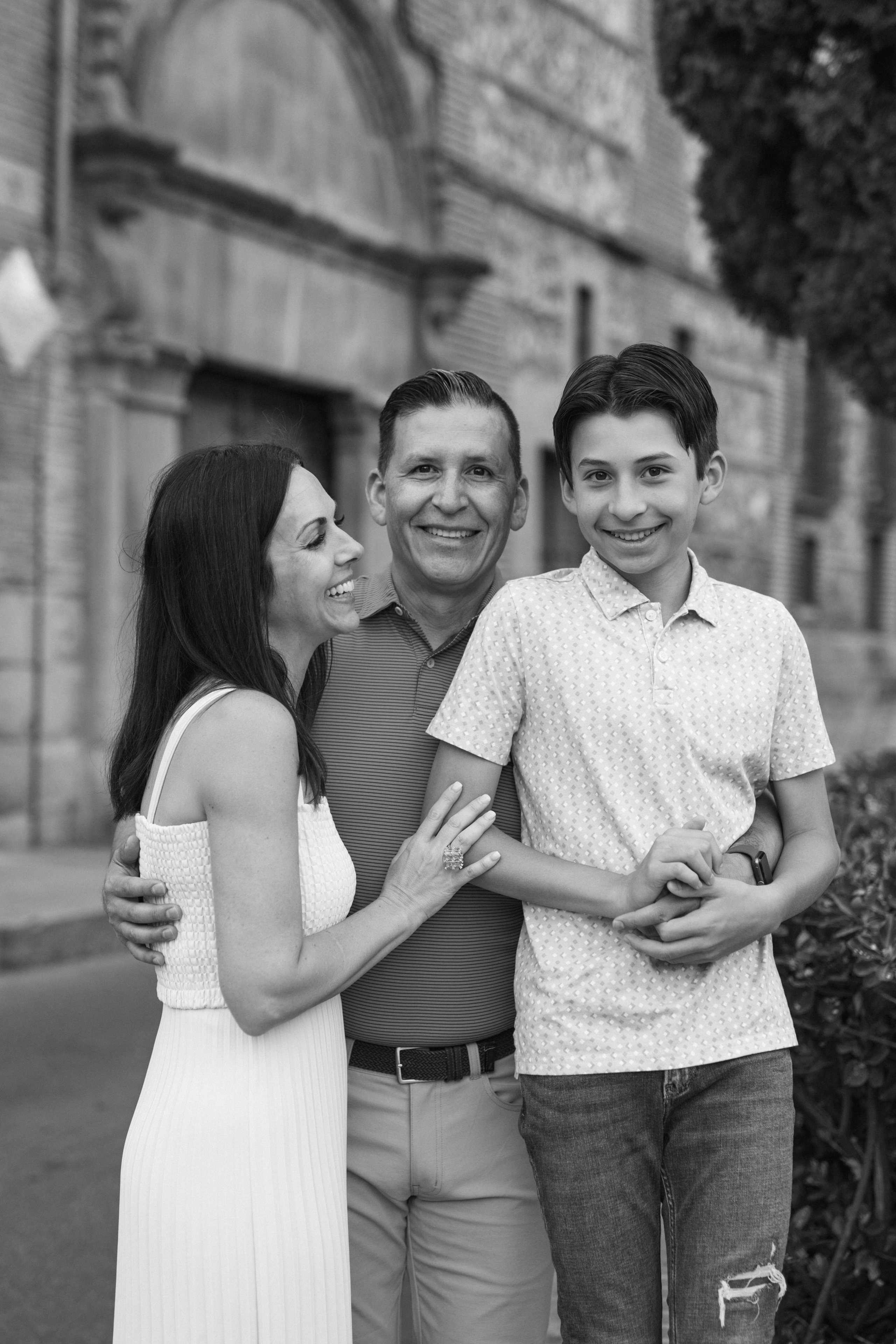 Tourist family photo shooting in Madrid. Photographer in Madrid, Spain. Alyona Belyaninova