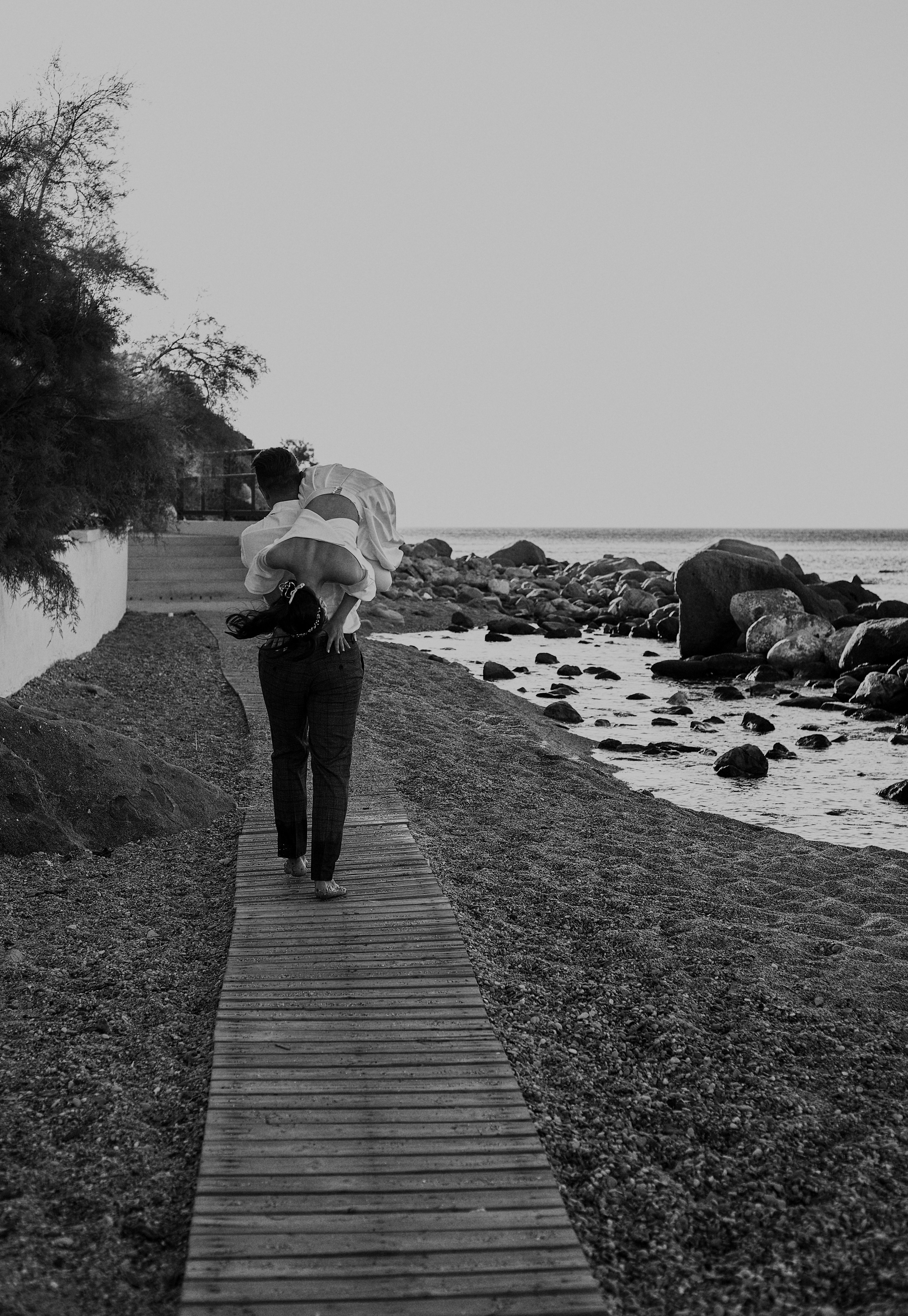 Romantic Love Story Photoshoot in Crete – Capture Your Special Moments. Photographer Maria Chedroom