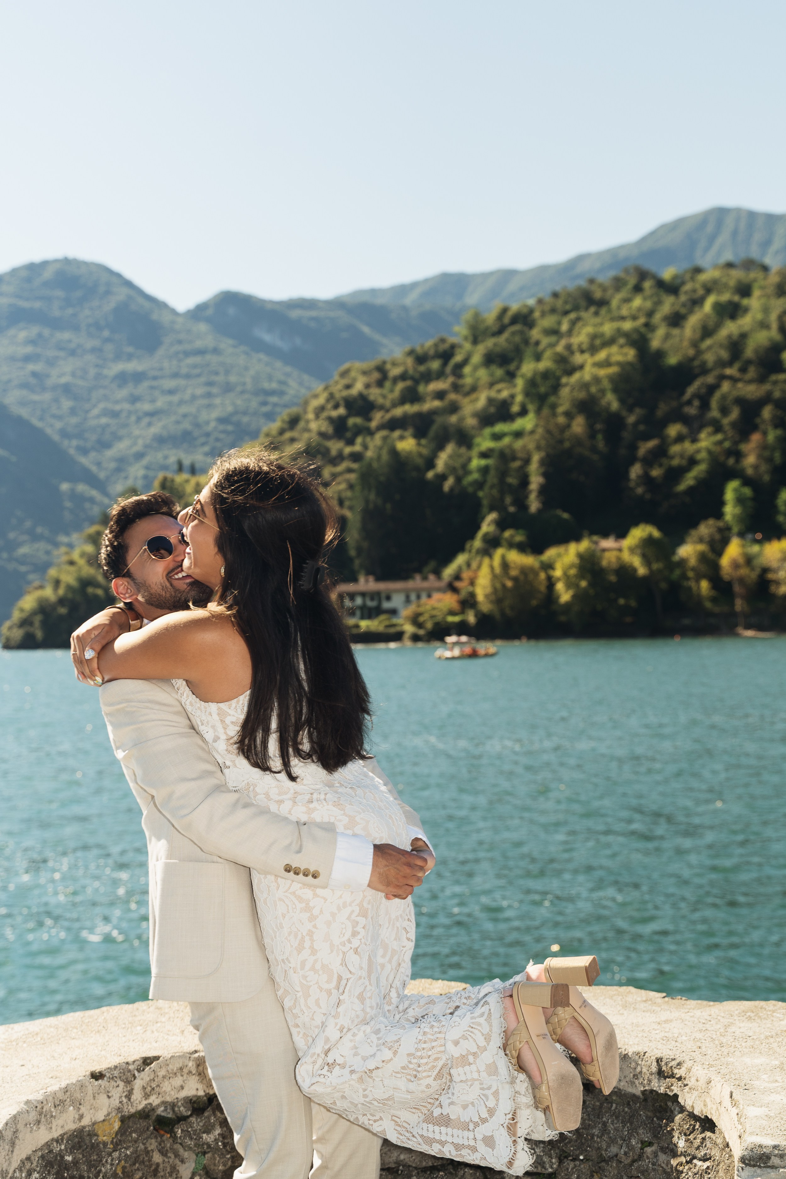 Boat Tour Anniversary in Lake Como. Proposal Photographer in Lake Como