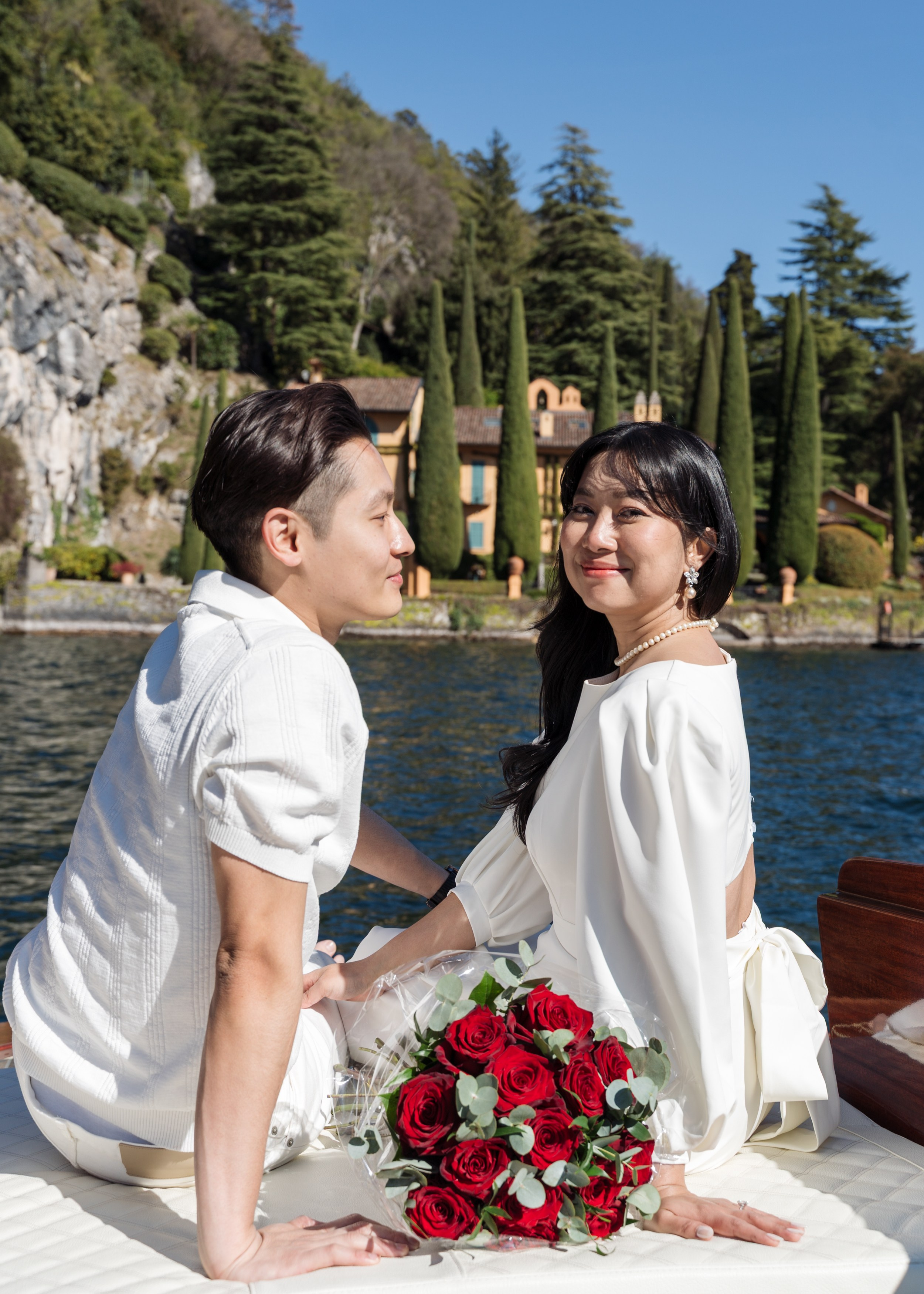 Secret Proposal on a Boat in Lake Como. Proposal Photographer in Lake Como