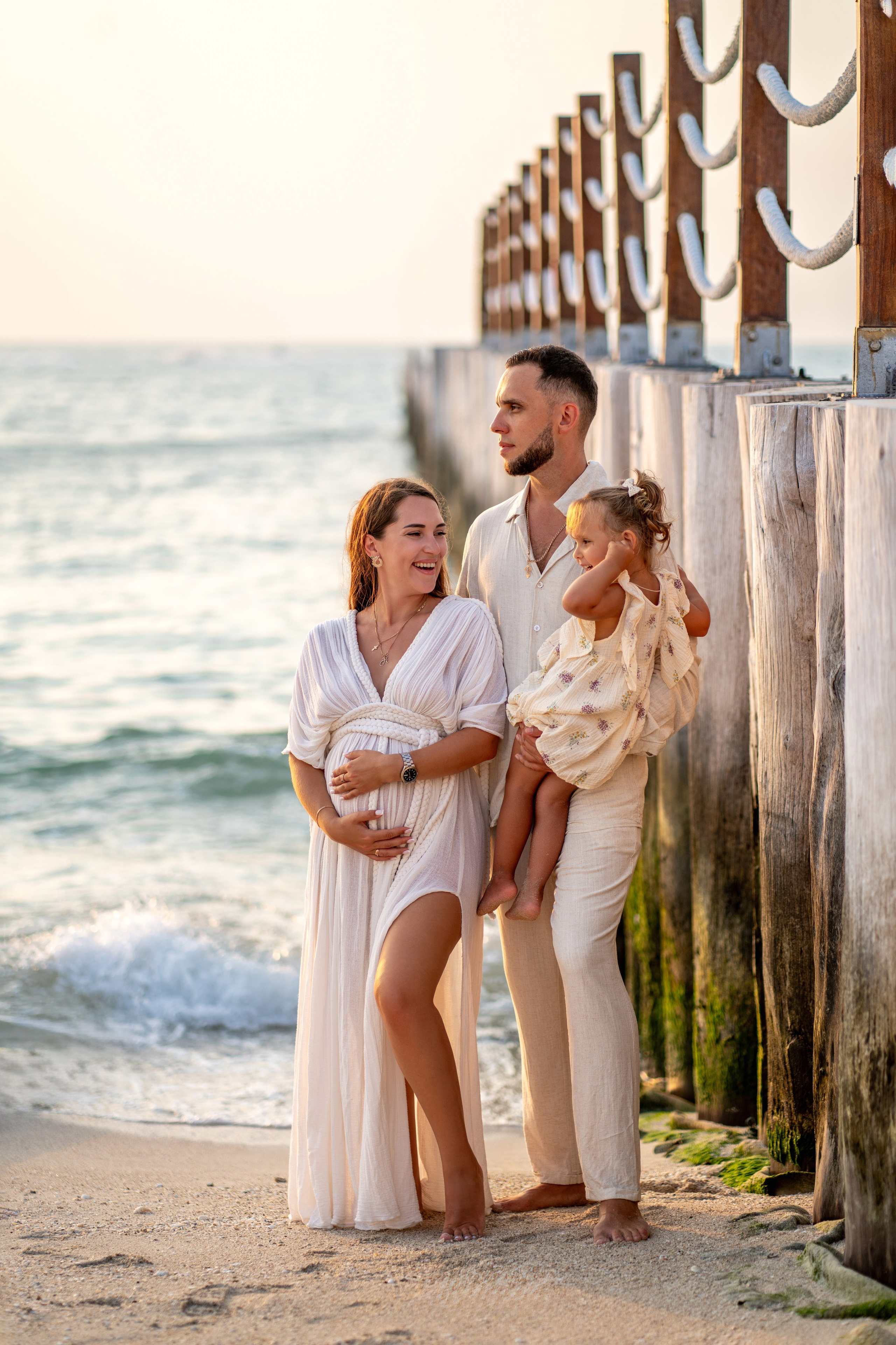 Golden hour, growing love. Angela Iakovleva — Family Photographer in Dubai