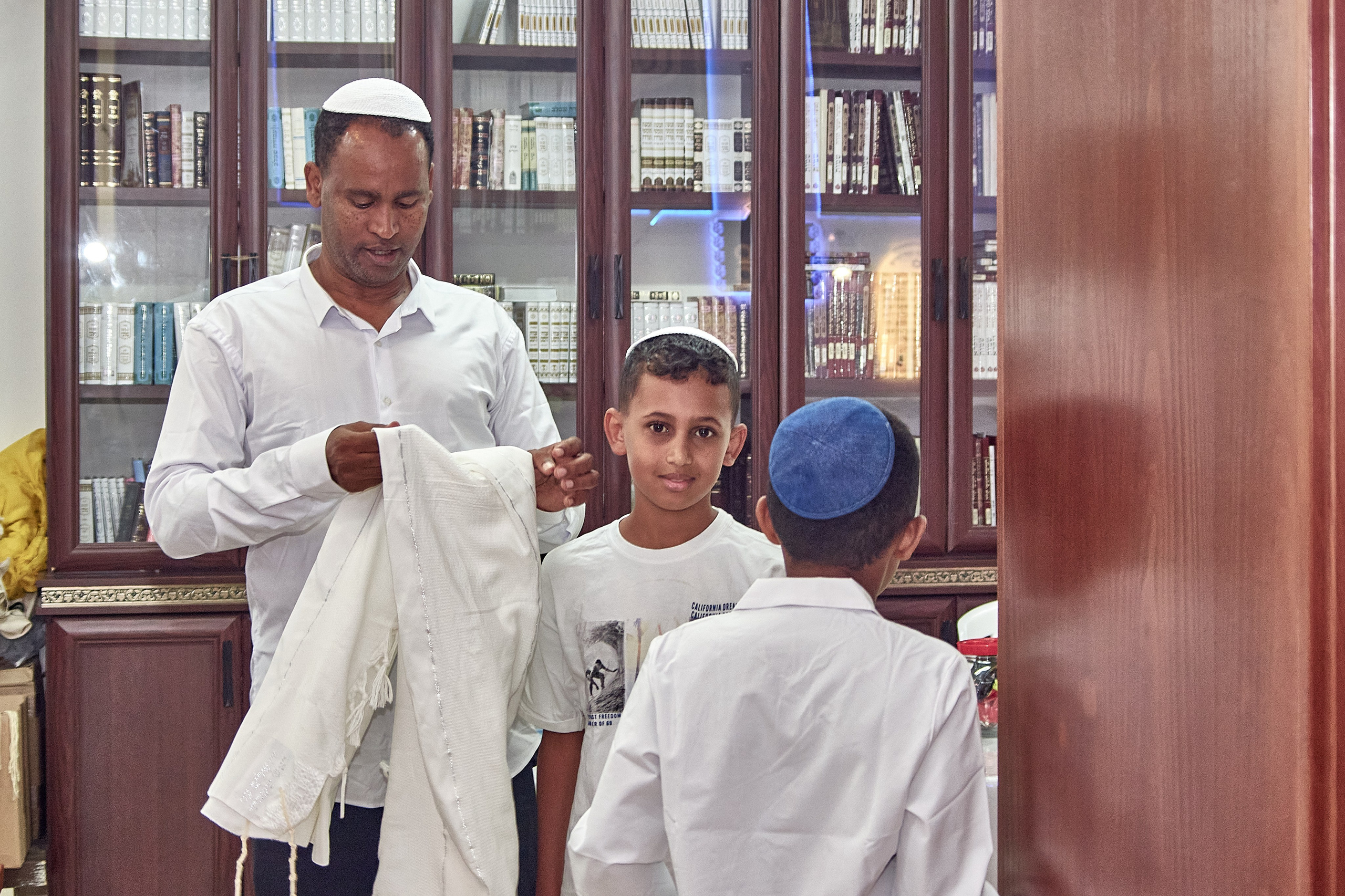 E S T E R. Middle East Photo Agency — Photography & Event Magnets — סוכנות צילום והדפסת מגנטים לאירועים