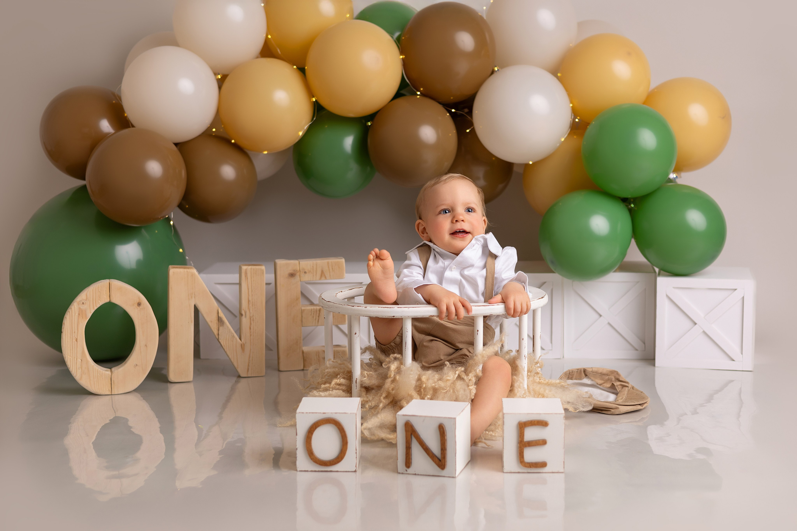 Erste Geburtstag „Cake Smash“. Neugeborene- Schwangerschaft- und Kinder Fotografin in Lehre