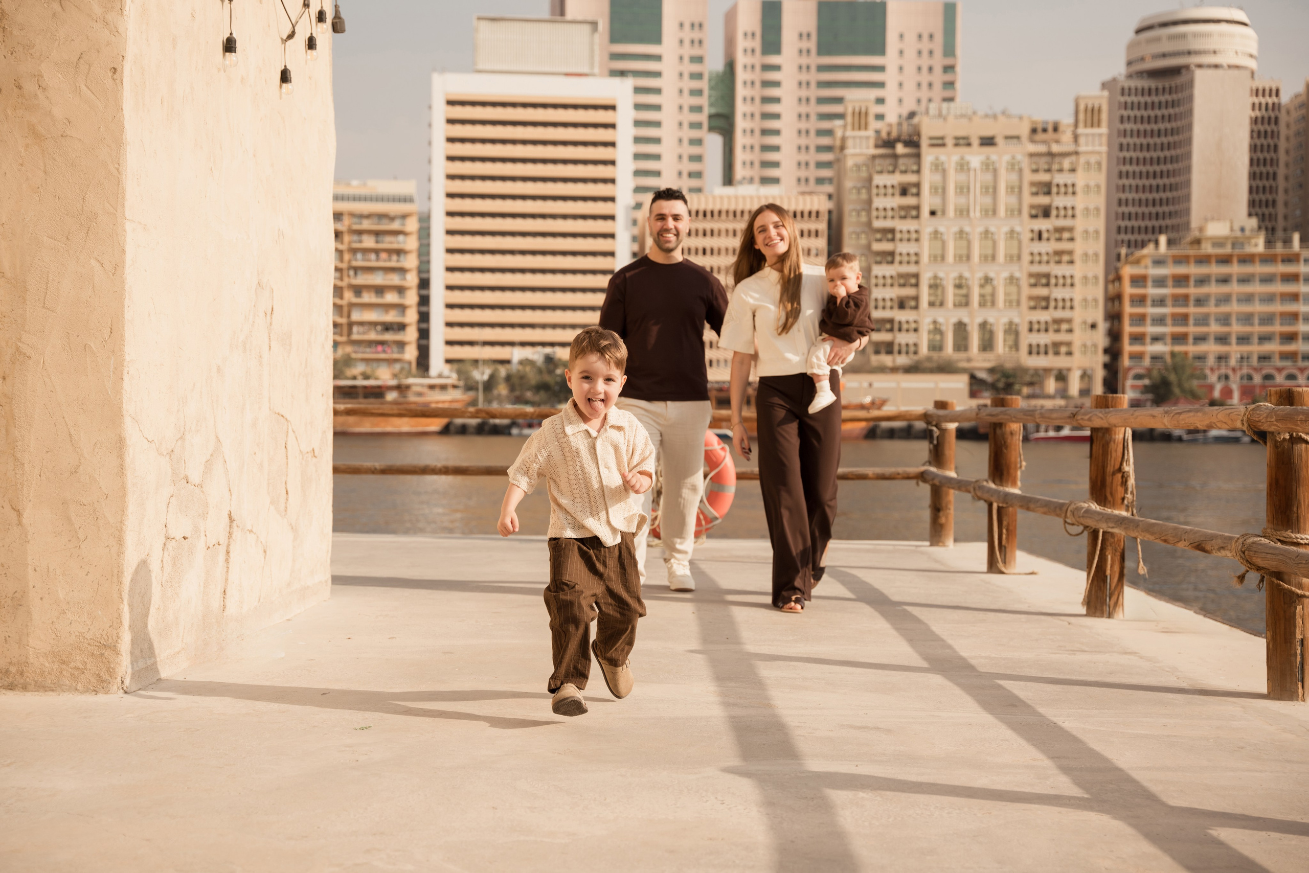 Old Town walk. Angela Iakovleva — Family Photographer in Dubai