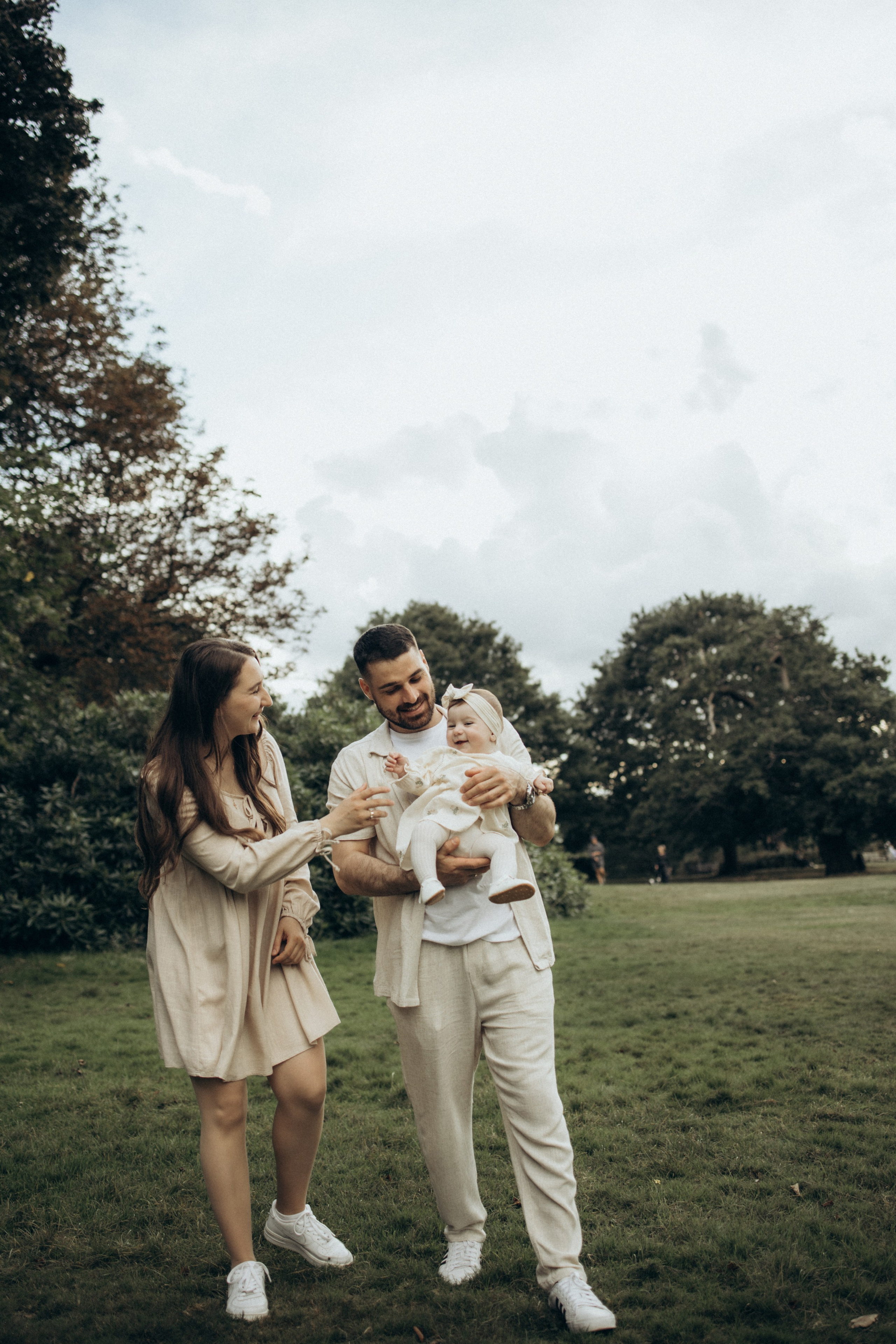 Pergola gardens. Photographer in Milton Keynes, Northampton & London — Wedding, Family & Portrait Photography