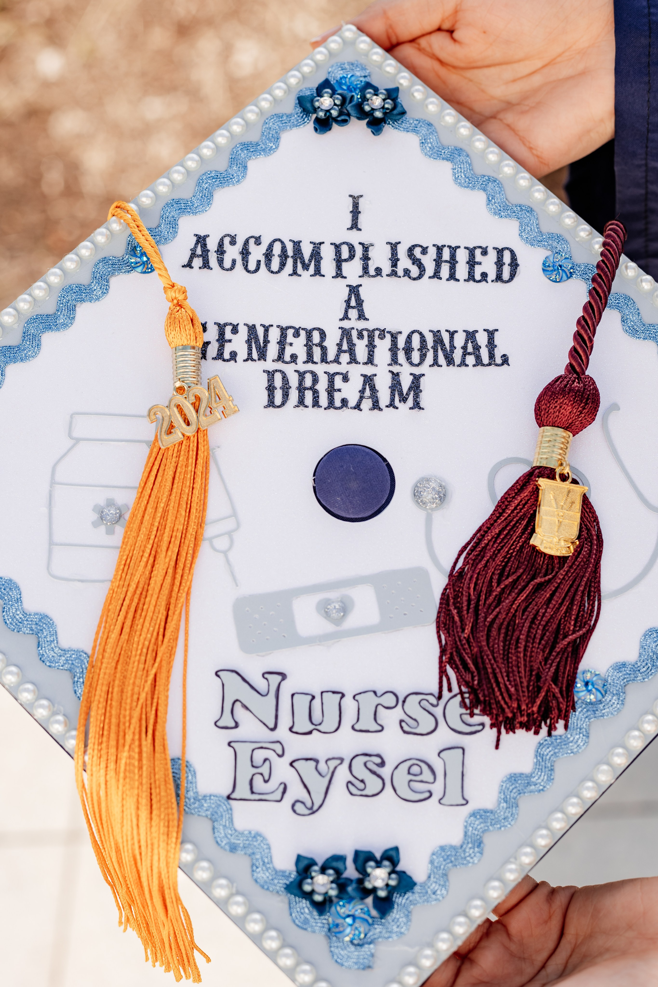 Decorating your graduation cap: do’s and don’ts. Portrait and graduation photographer Marina Simanava