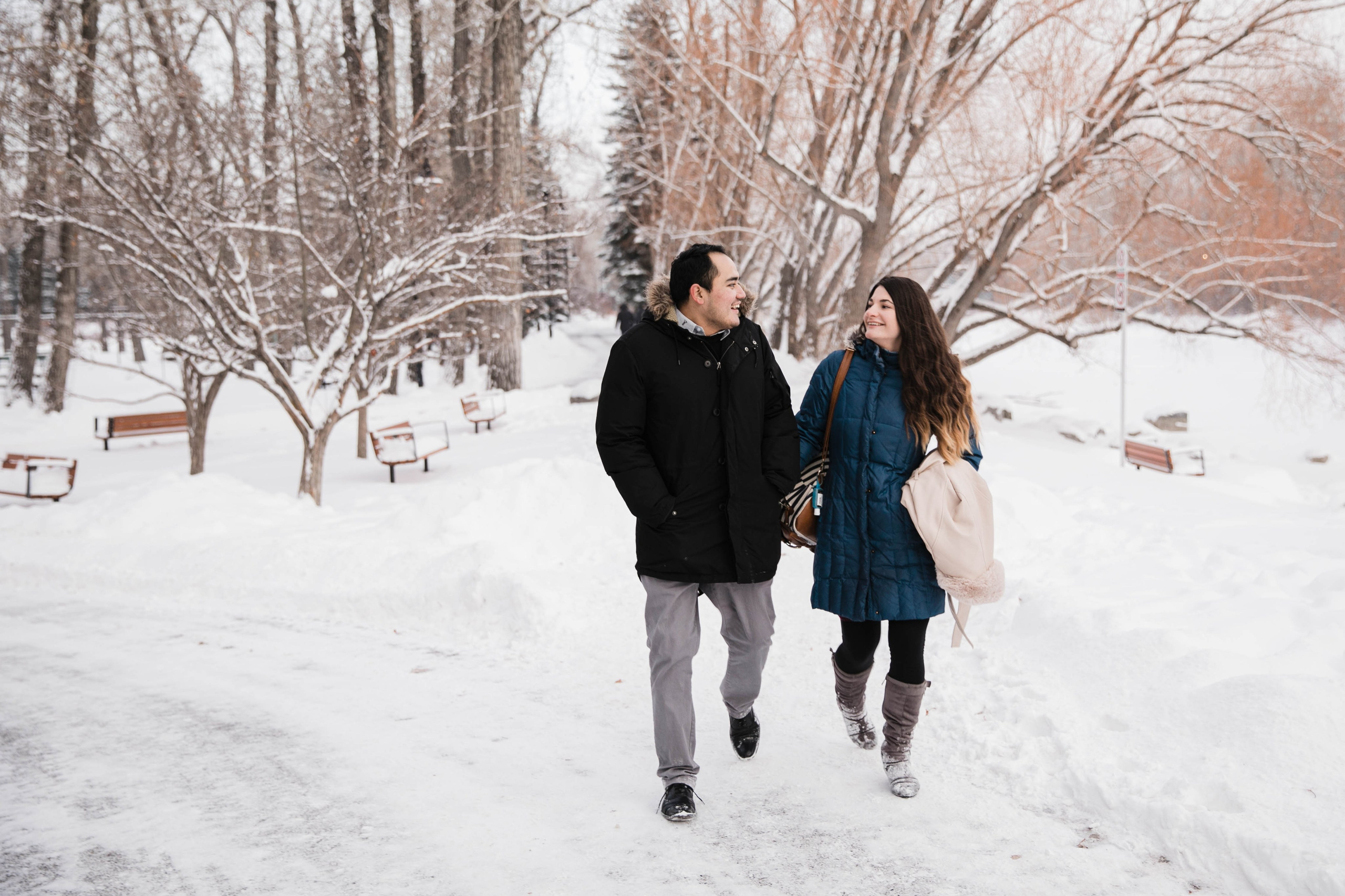 Iván & Andrada — Princes Island Engagement. Fotografía accesible en Calgary