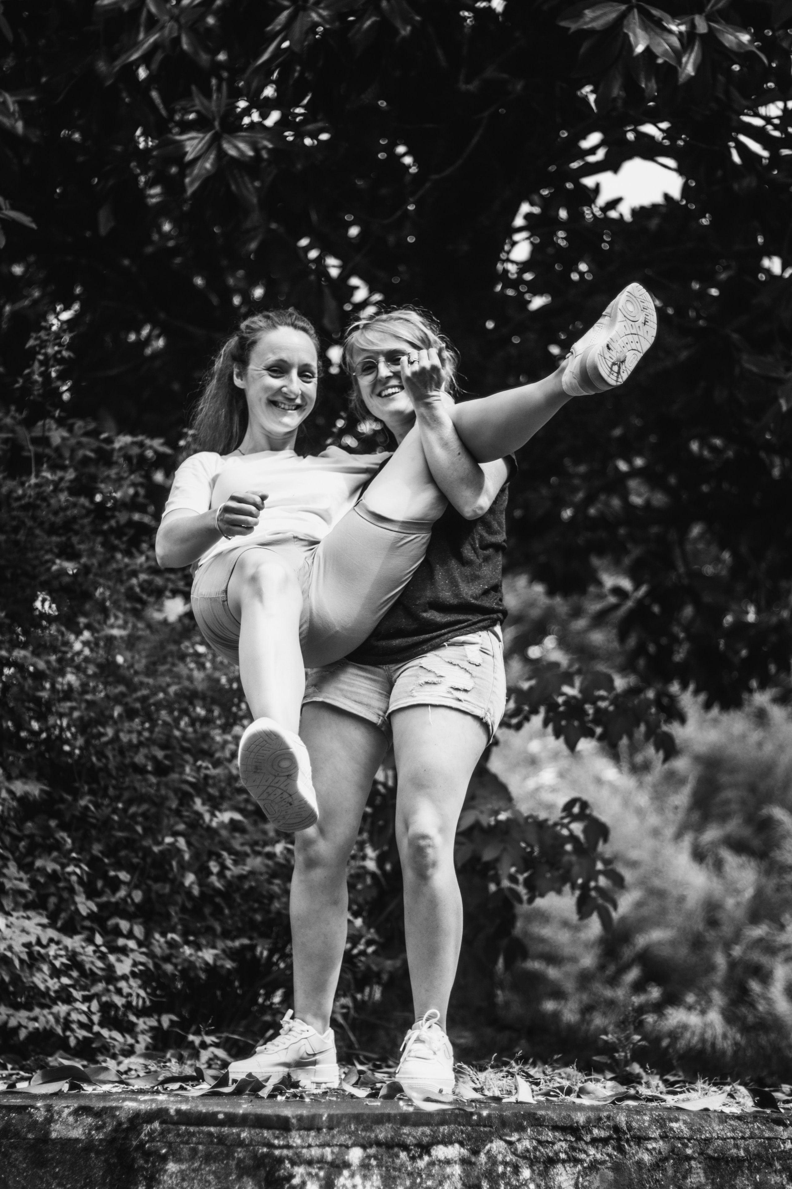 Anais et Tiffany. Photographe professionnelle à Poitiers, Tours et Châtellerault | Studio photo entre Poitiers et Tours – portraits, familles, entreprises, ma