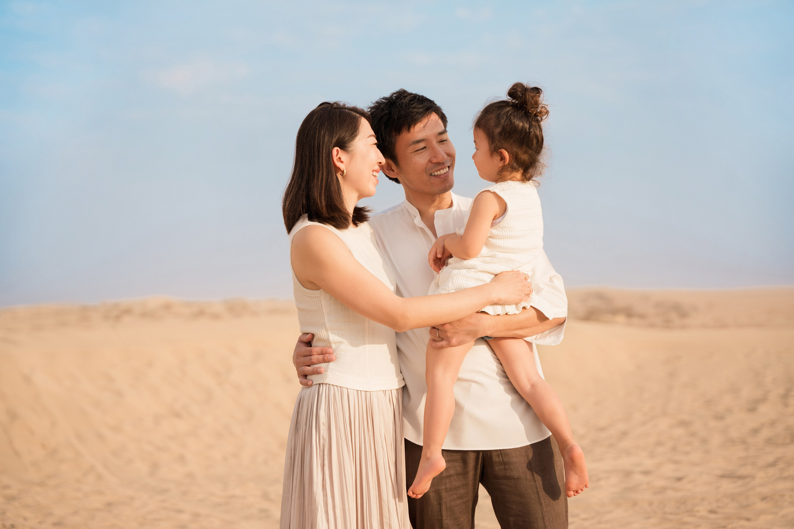 Sunrise in the dunes. Angela Iakovleva — Family Photographer in Dubai