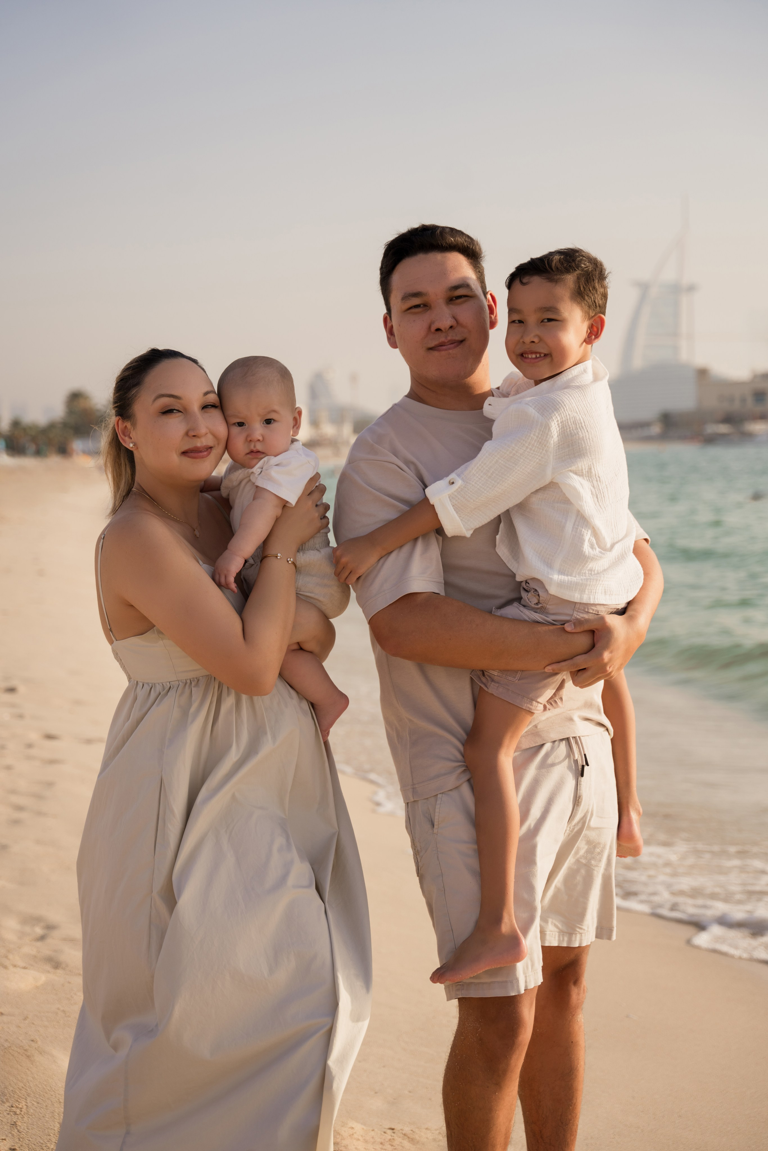 Waves and sun. Angela Iakovleva — Family Photographer in Dubai