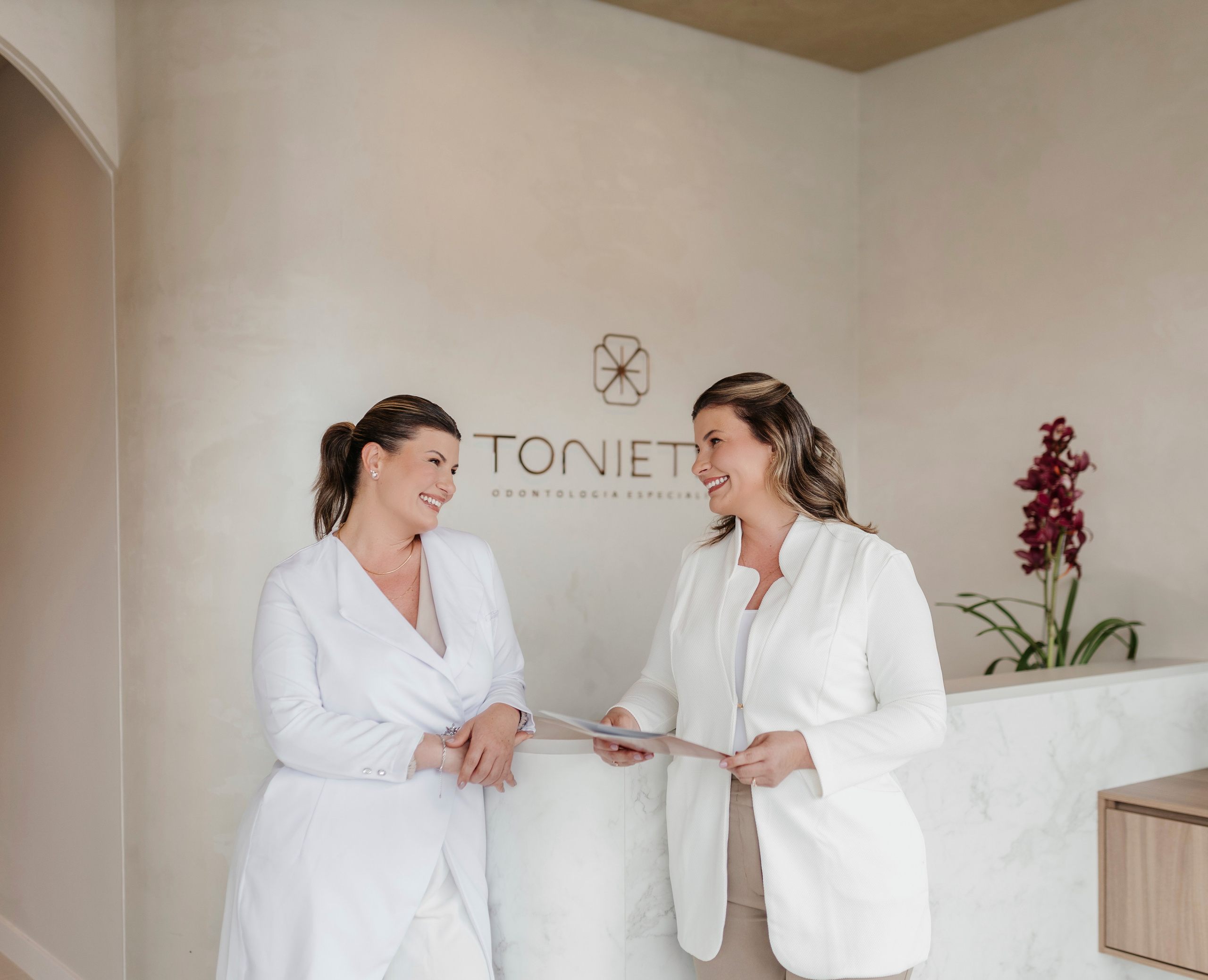 Dra. Adele & Dra. Aline | Dentistas. Coraafotografia.com