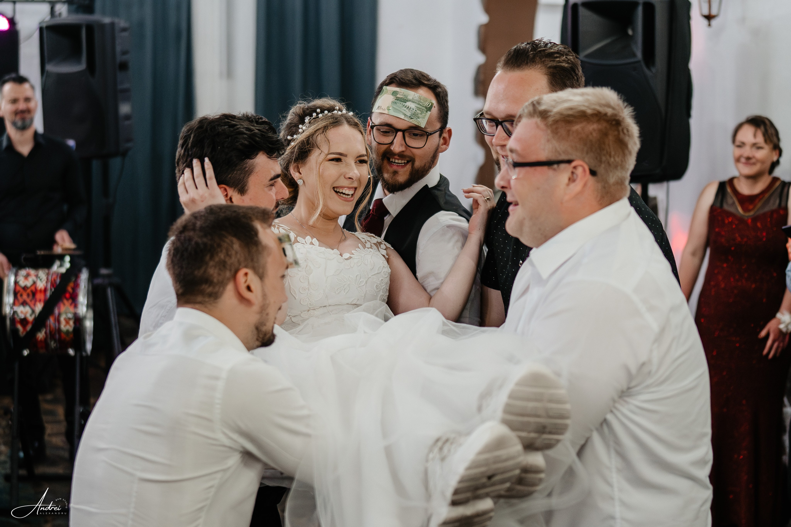 Cătălina & Călin. Raw Studio. Fotograful tau de nunta!