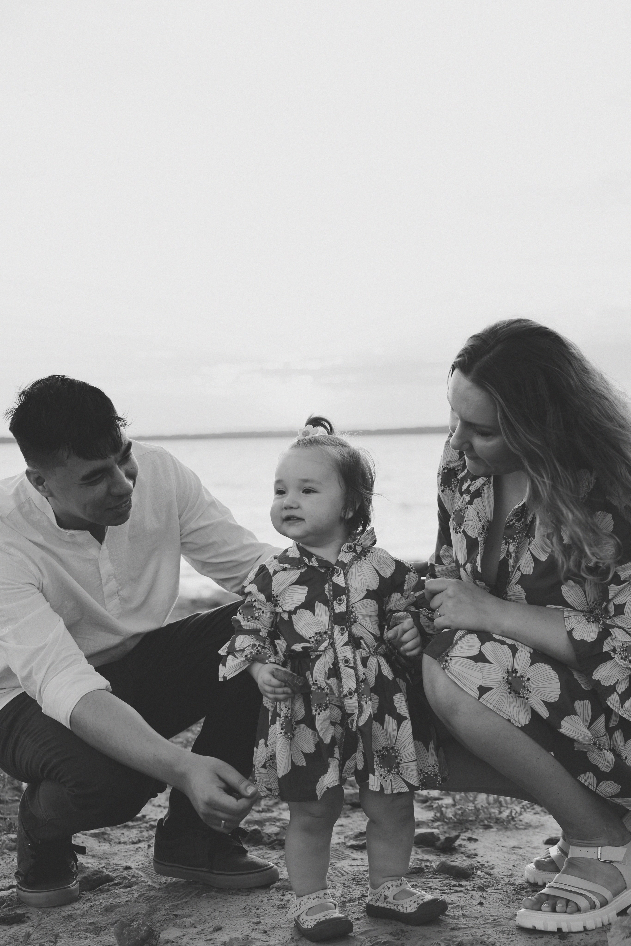 Baby Family Photoshoot – Outdoor Family Photography with Infant or Toddler. Lana Petrychenko — Portrait & Family Photographer. Valencia, Spain