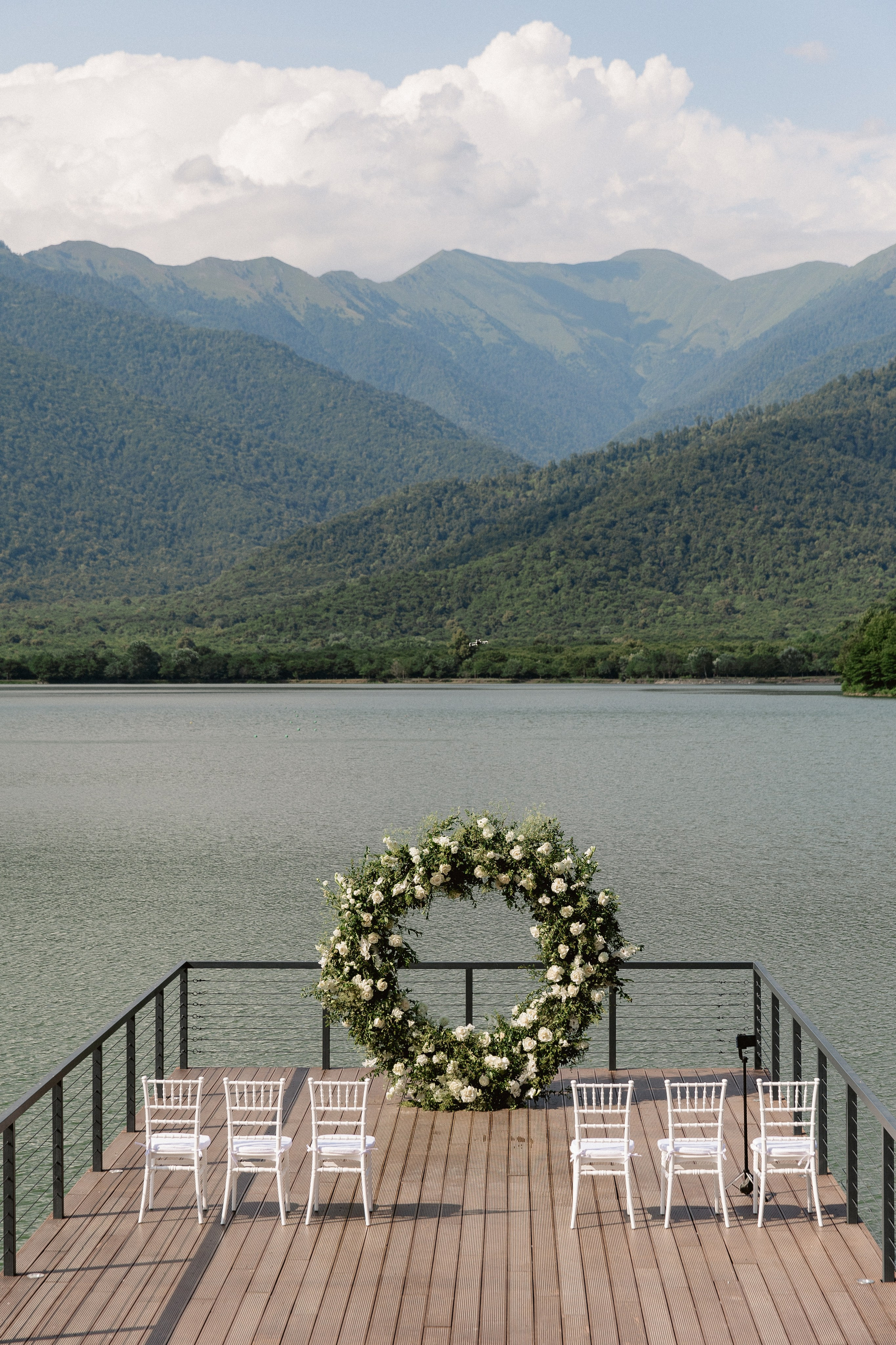 Thesakaya and Kevin. Photographer Anna Nazarenko