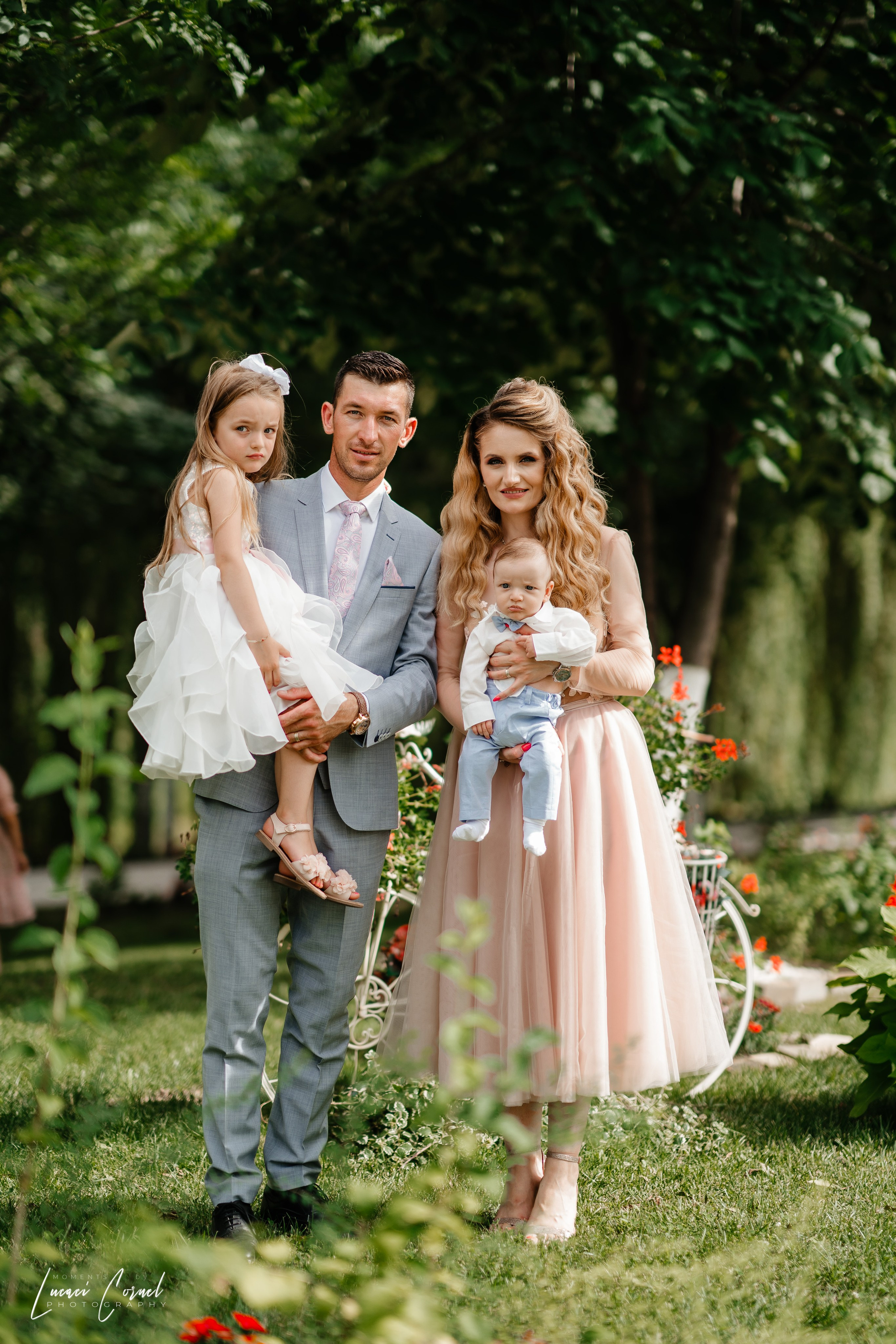 Familie – Amintiri de neuitat. Fotograf de nuntă, corporate, botezuri, majorate și aniversări Roman, Lucaci Cornel