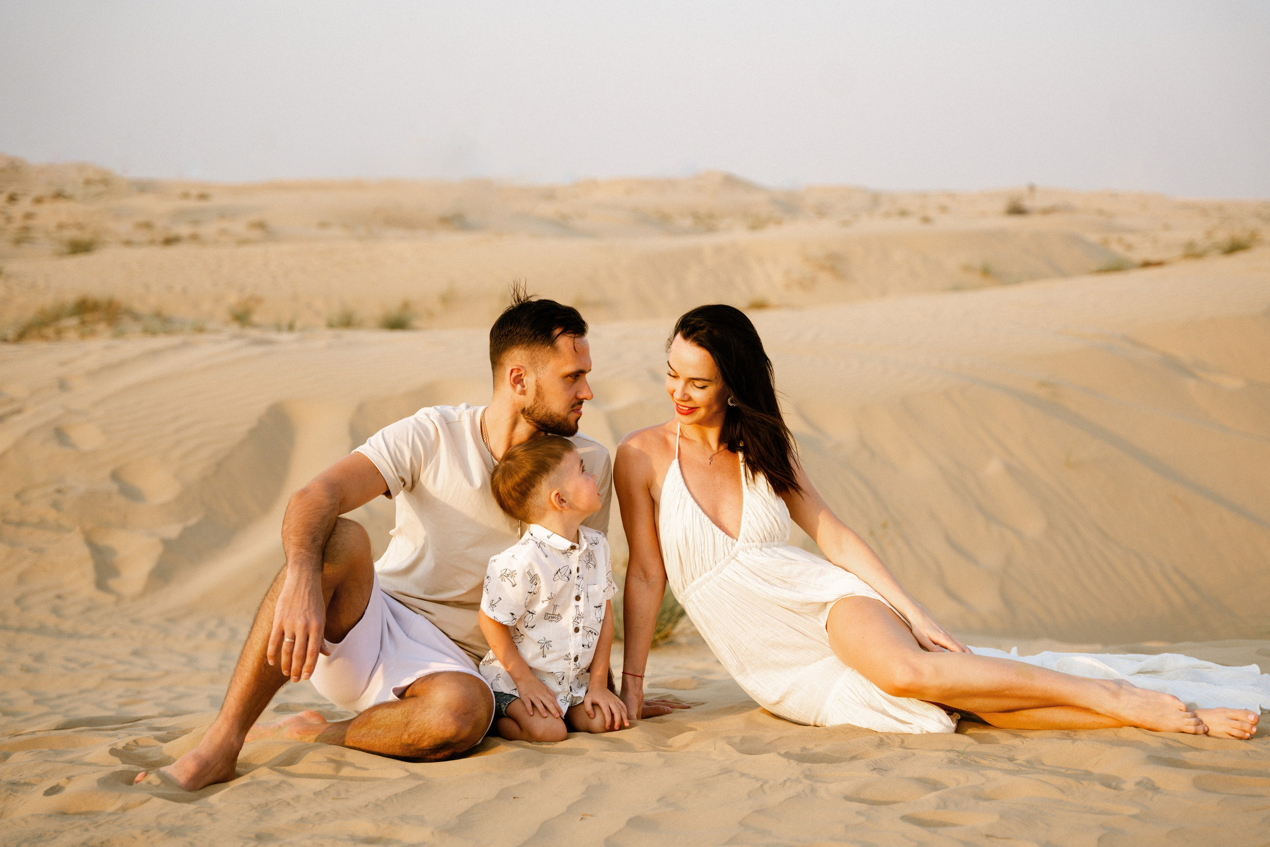 Desert play and fun. Angela Iakovleva — Family Photographer in Dubai