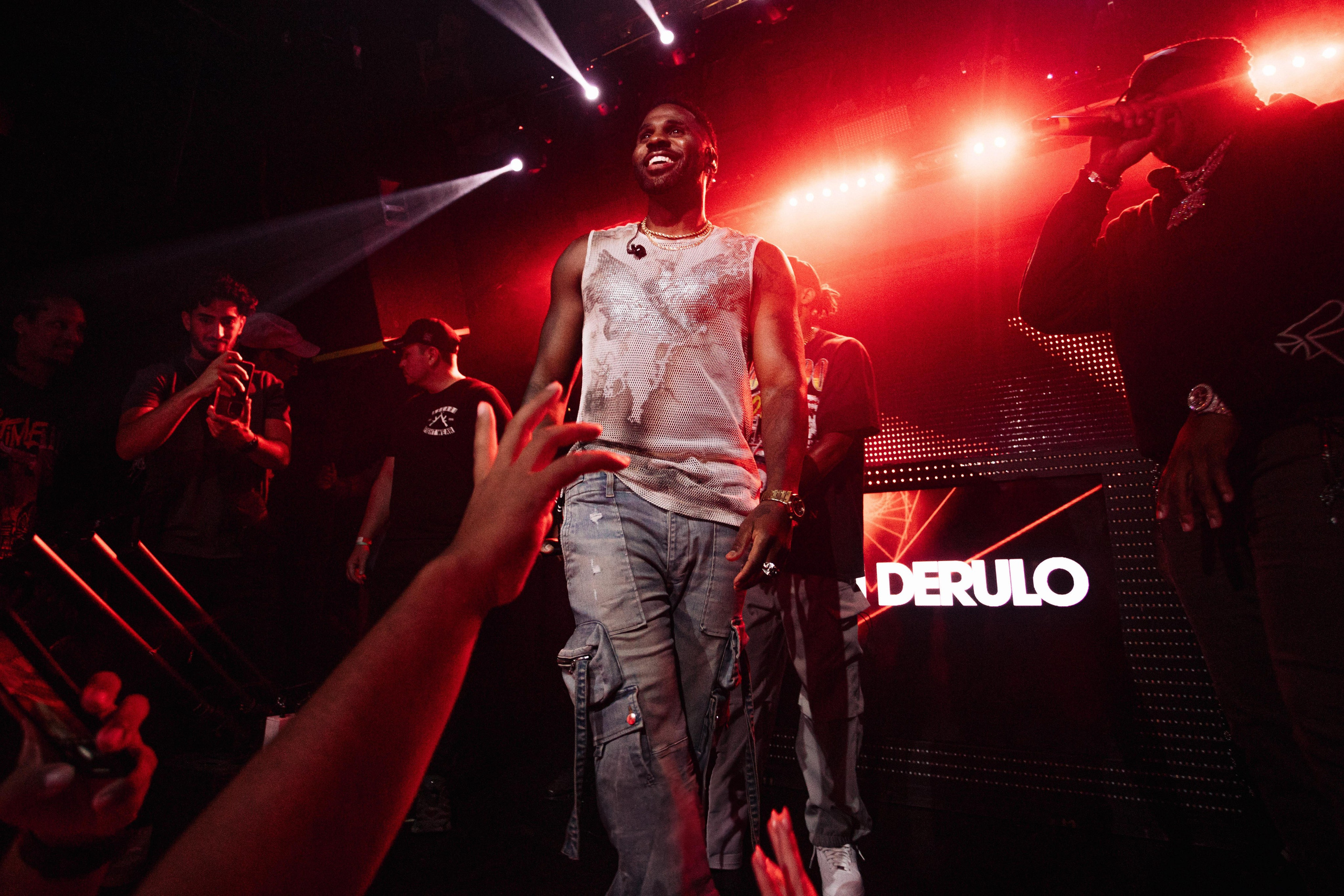 BELLOW US FOTOGRĀFS RĪGA