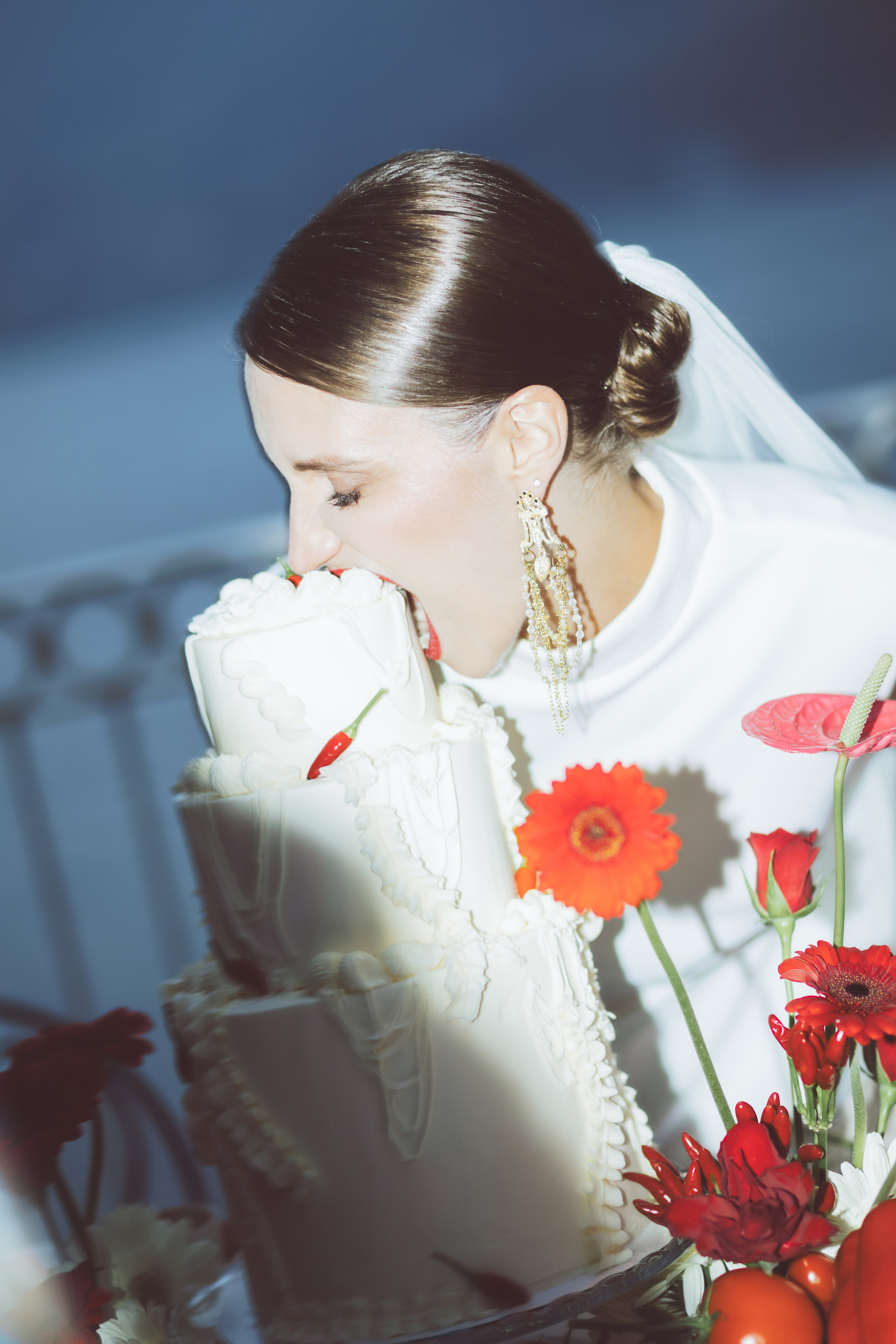 Julia — Red Wedding Editorial on Lake Como. Liza Bizzaro — Italy Wedding, Love Story & Portrait Photographer in Milan, Turin, Piedmont and Across Italy