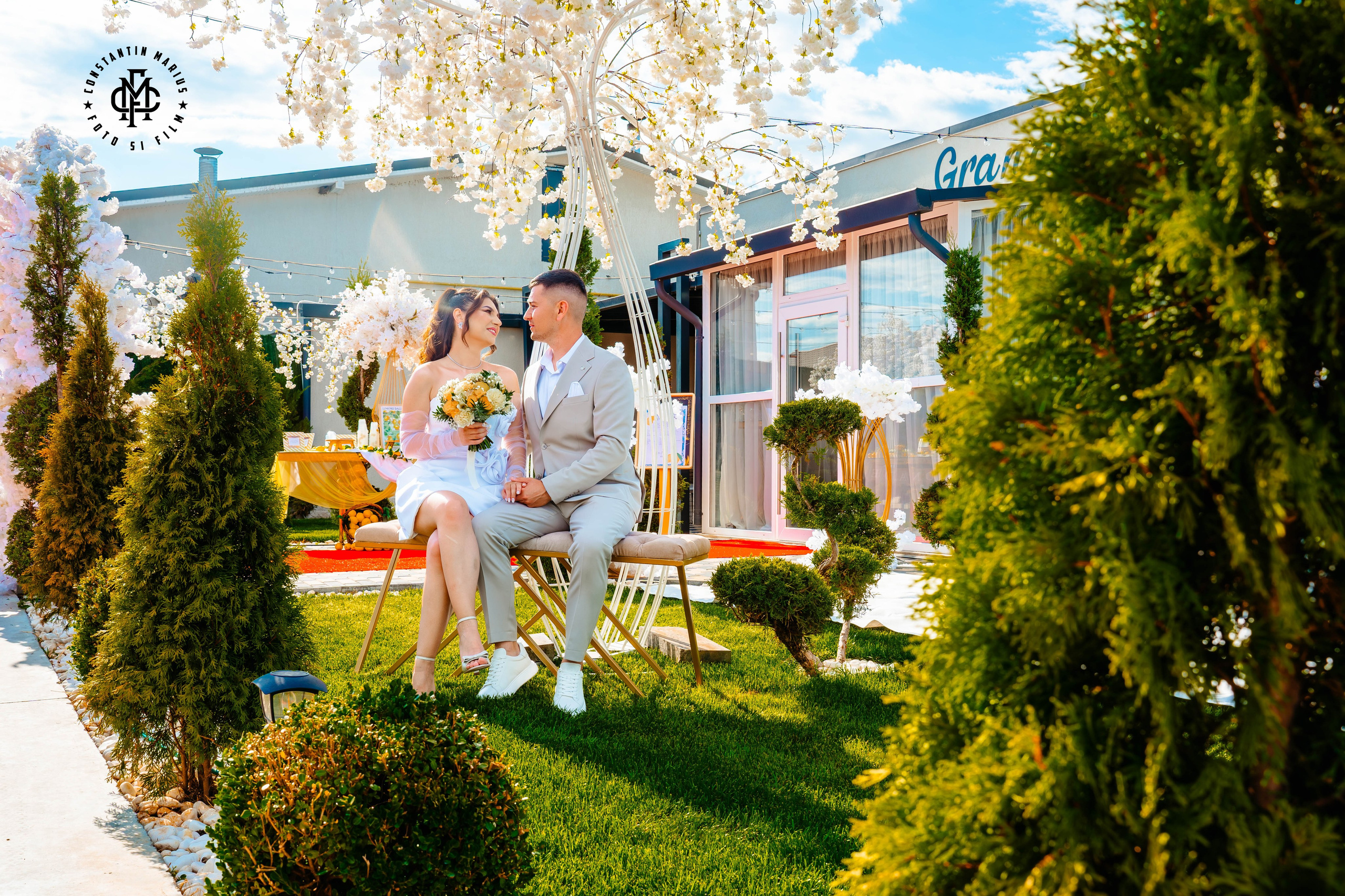 WEDDING PHOTOGRAPHY. DESPRE NOI