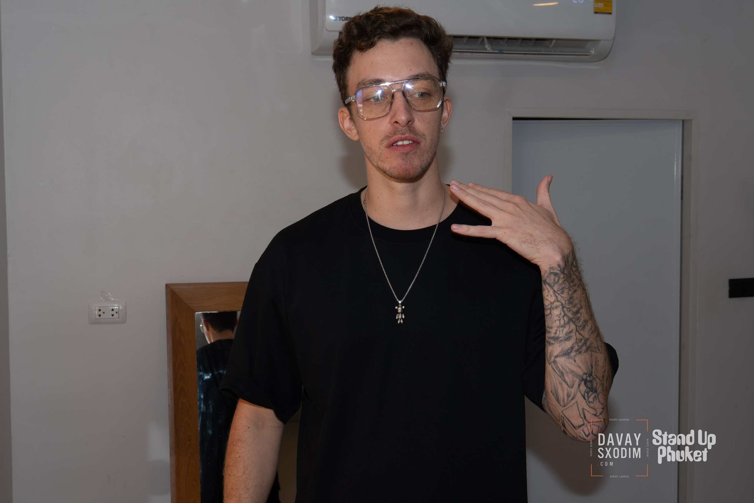 Standup Влада Лапина | Фоторепортаж | Афиша | DAVAYSXODIM.com PHUKET. АФИША|ФОТОРЕПОРТАЖИ|ИВЕНТЫ|ПХУКЕТ