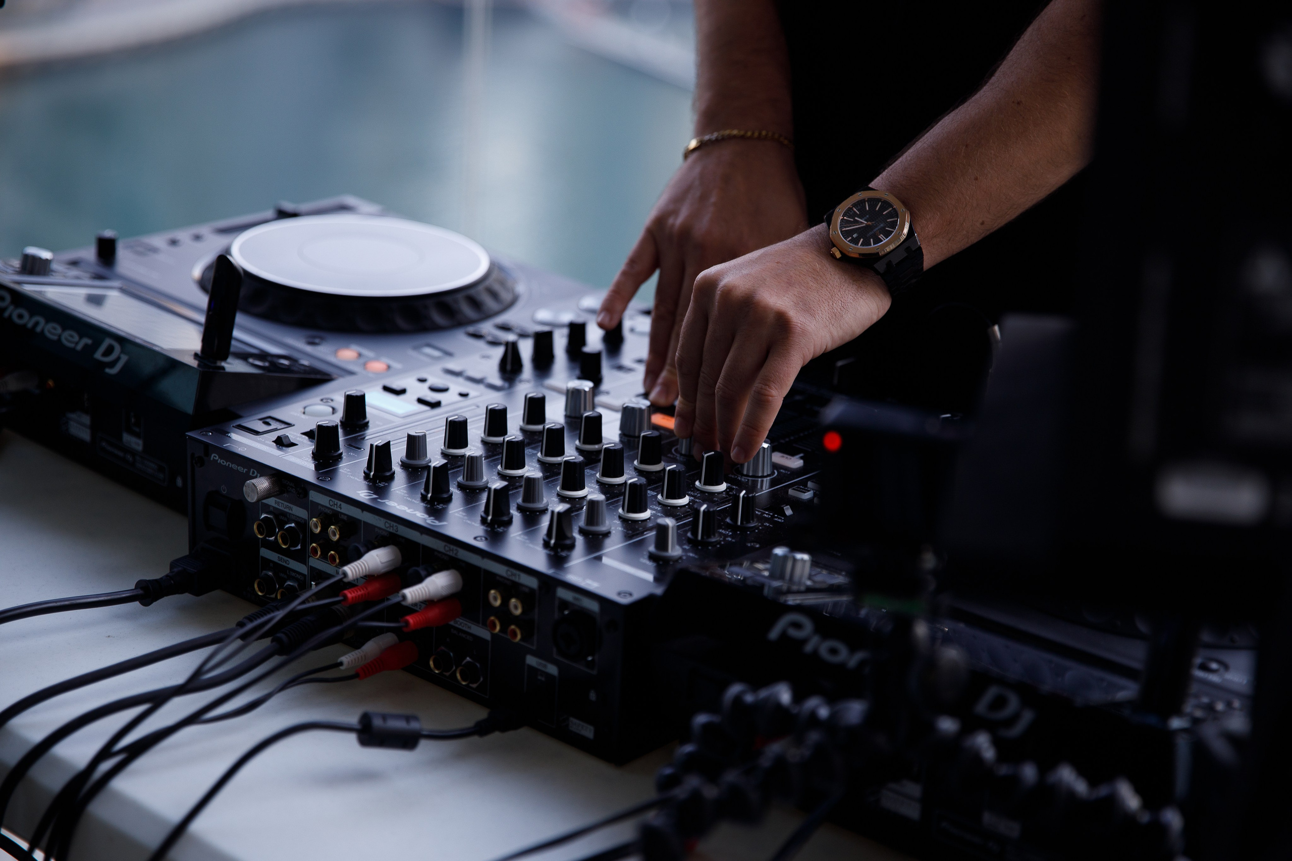 DJ. Photographer Anna Curly | Weddings and Events in Dubai