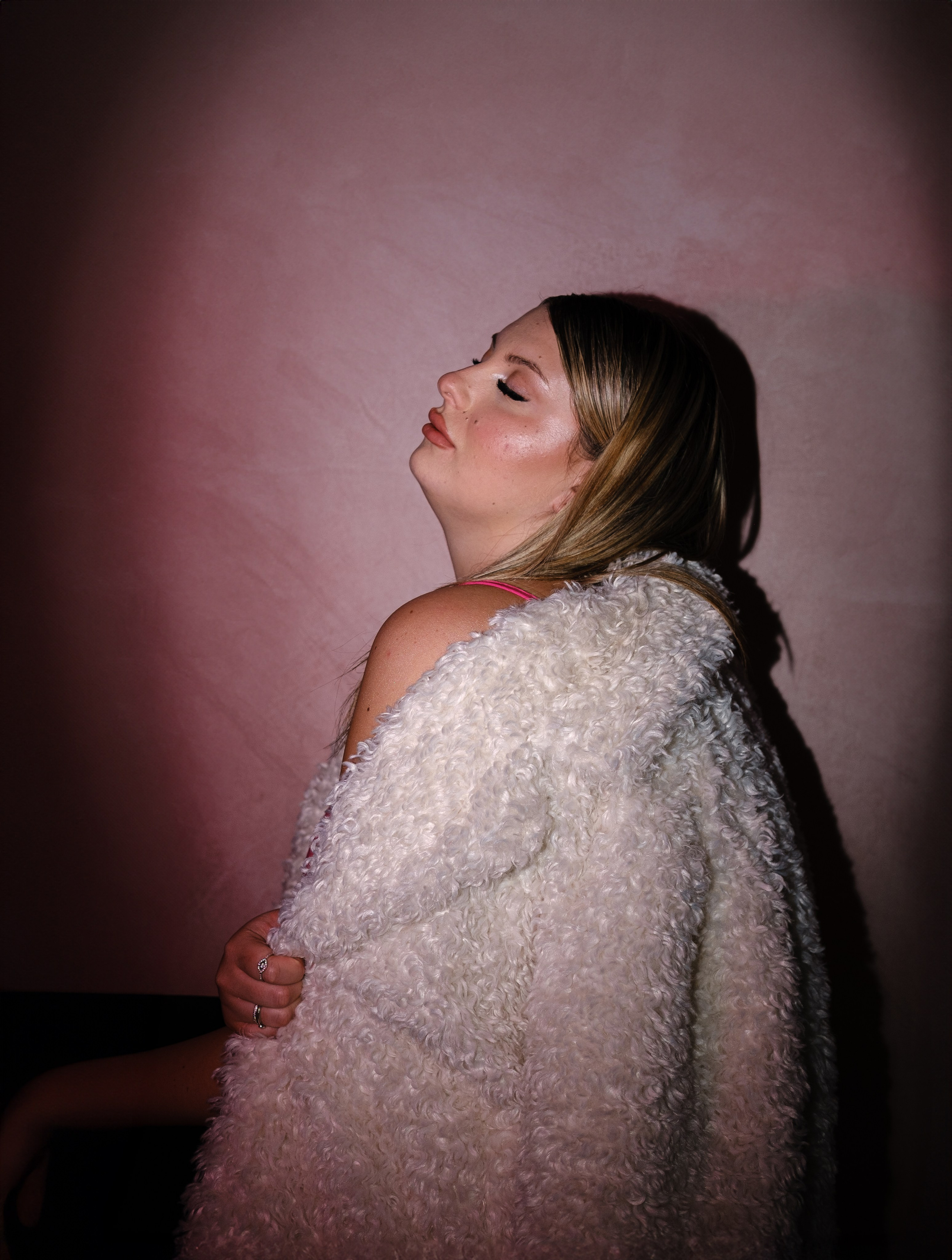 Ritratti Artistici | Esplorazione di Espressioni e Identità. Fotografa maternity, family e business a Pomezia e Roma – Simona Henkel