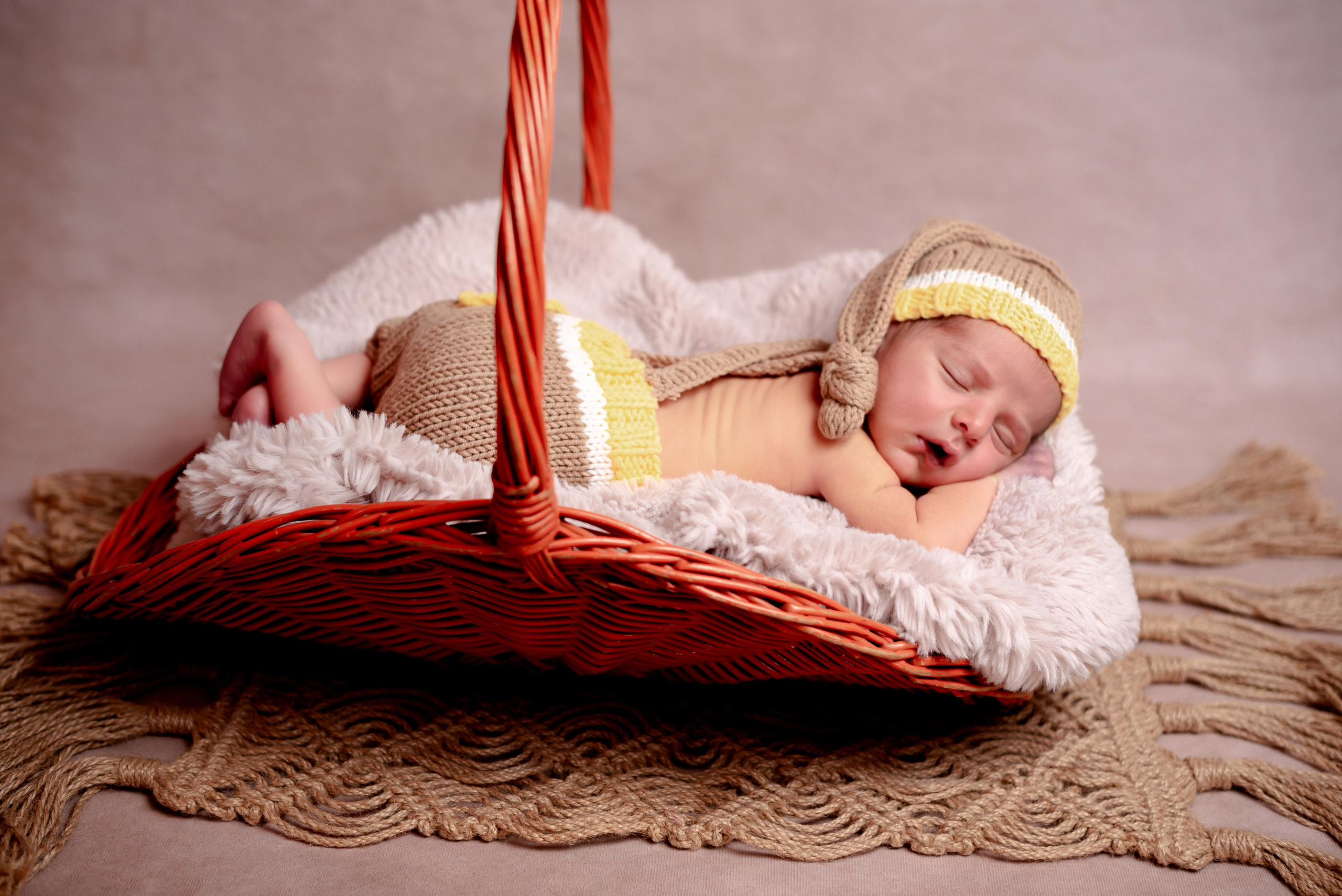 Newborn Photoshoot. Professional Photograher, Antwerpen/Belgium