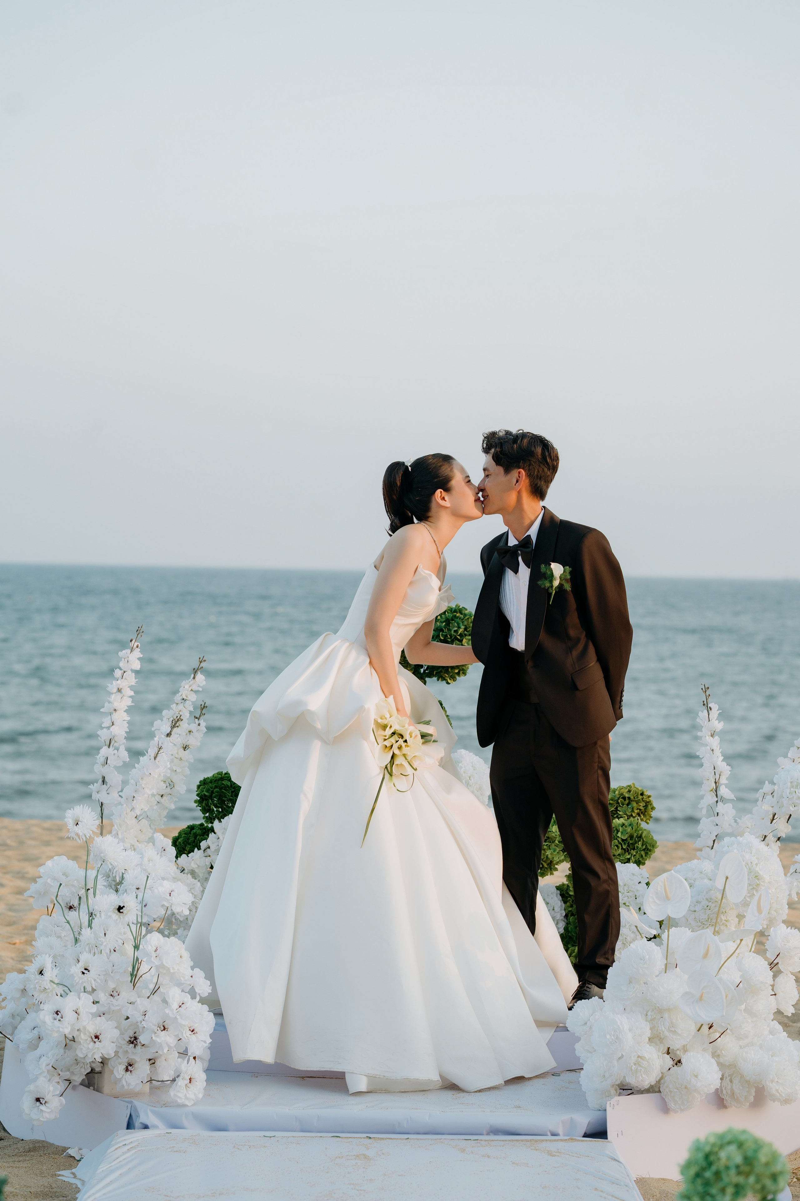 DIEU & THINH/Destination Wedding. Nhiếp ảnh gia đám cưới hàng đầu tại Thành Phố Hồ Chí Minh