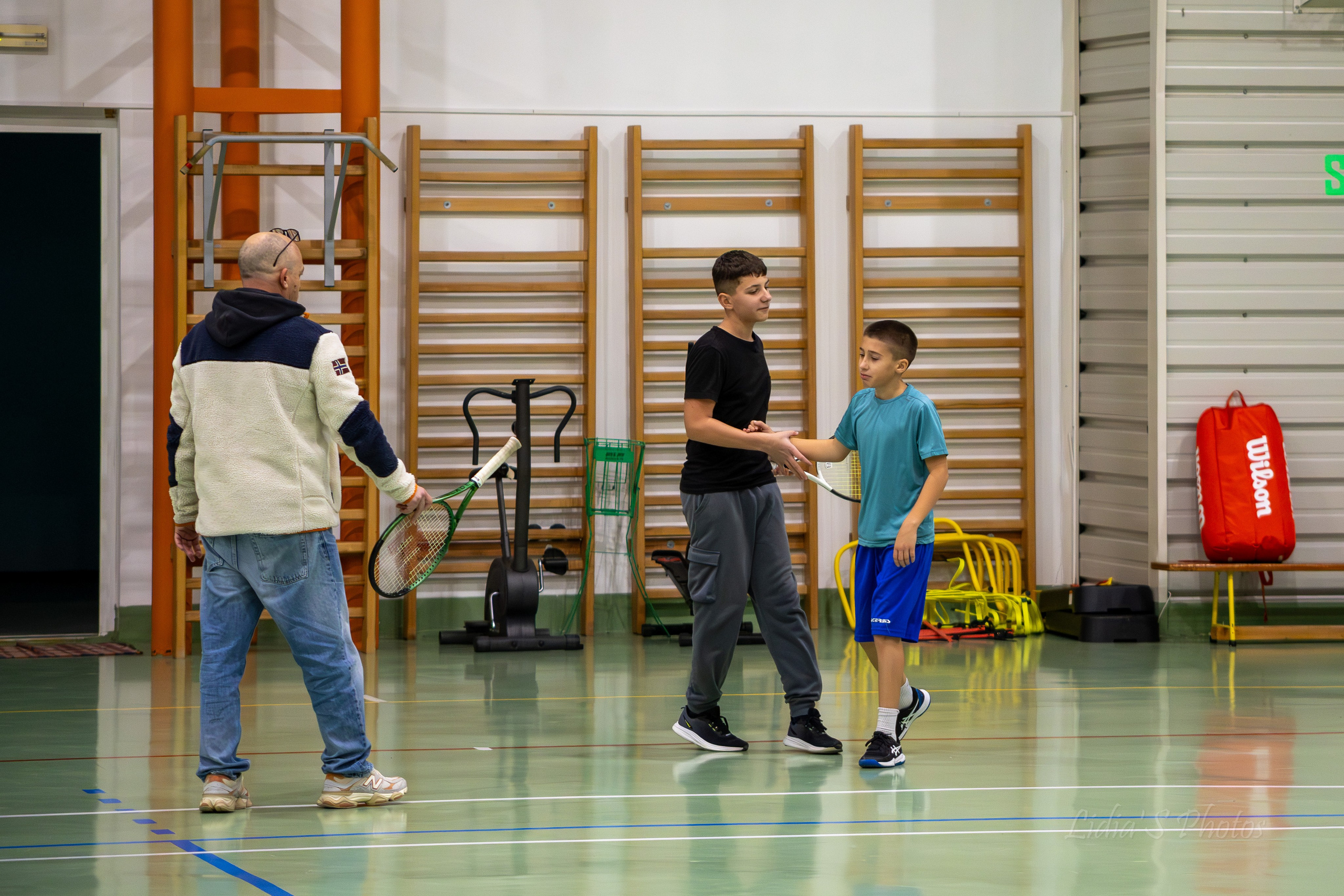 Turneu tenis de camp în sală. Fotograf. Lucrez cu oameni, produse și spații. Portret și fotografie creativă. Bacău, România. Lidia Savinoiu