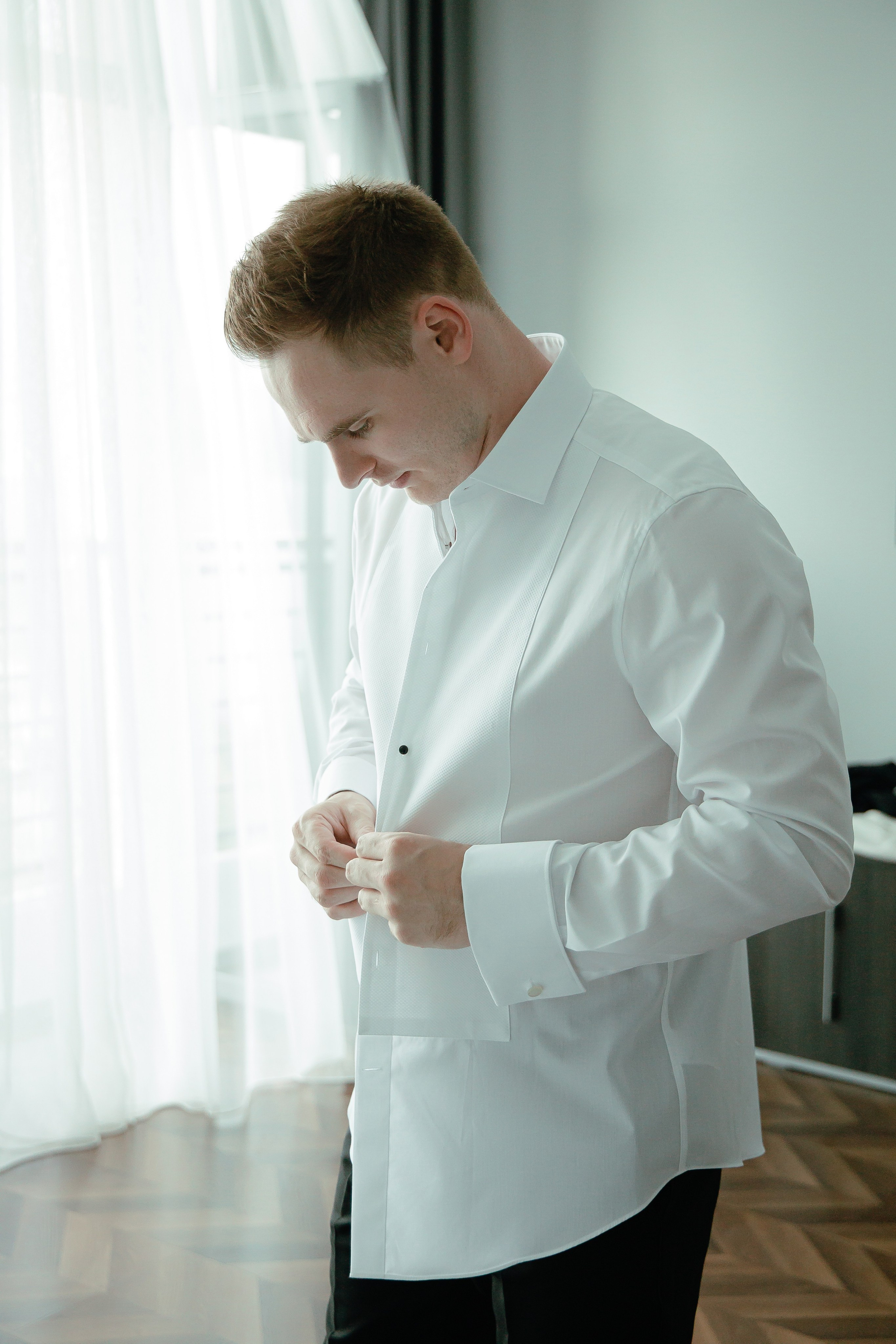 Thomas & Suyumbika. Главная