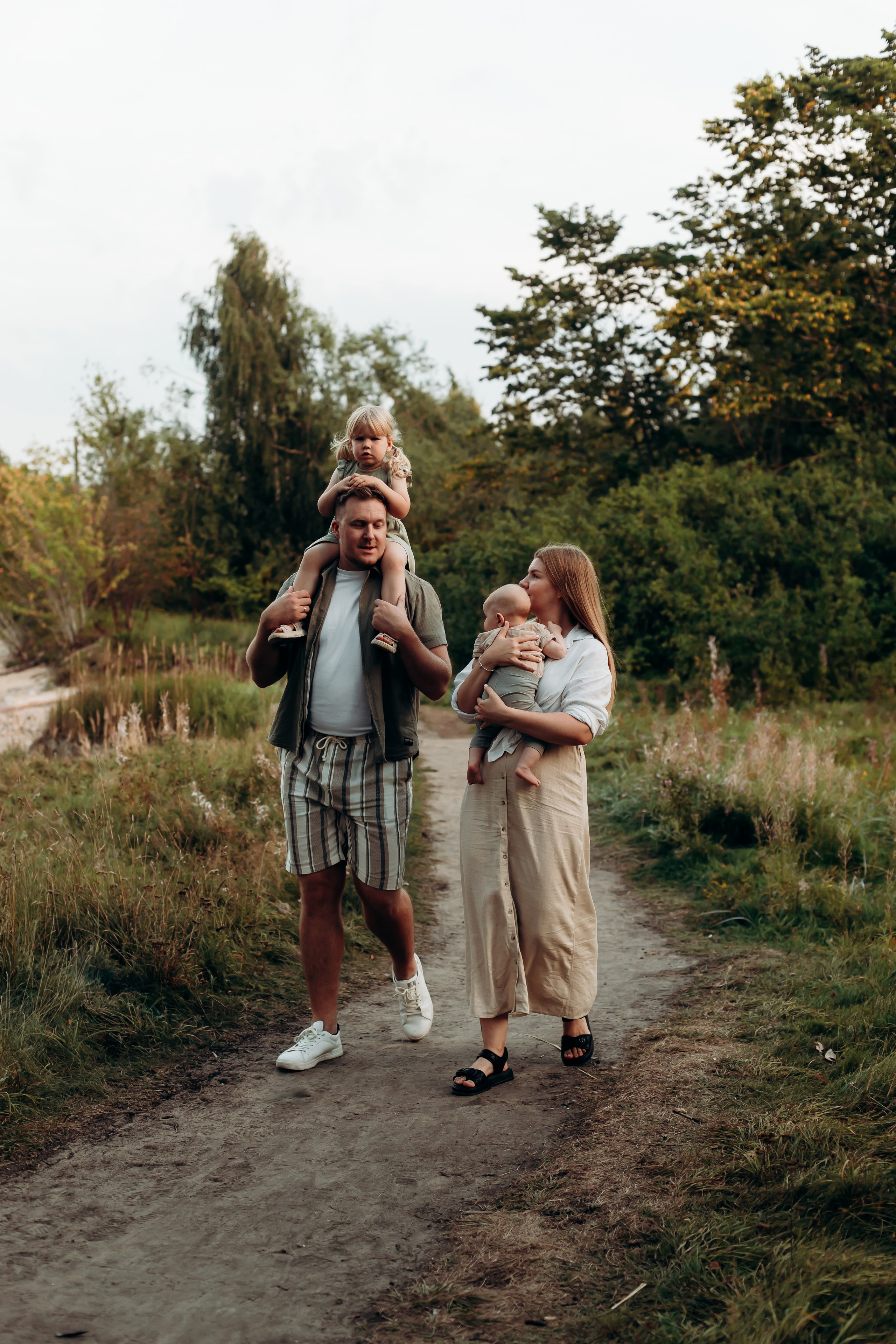 Эвелин, Иван, Саша и Эван. Главная