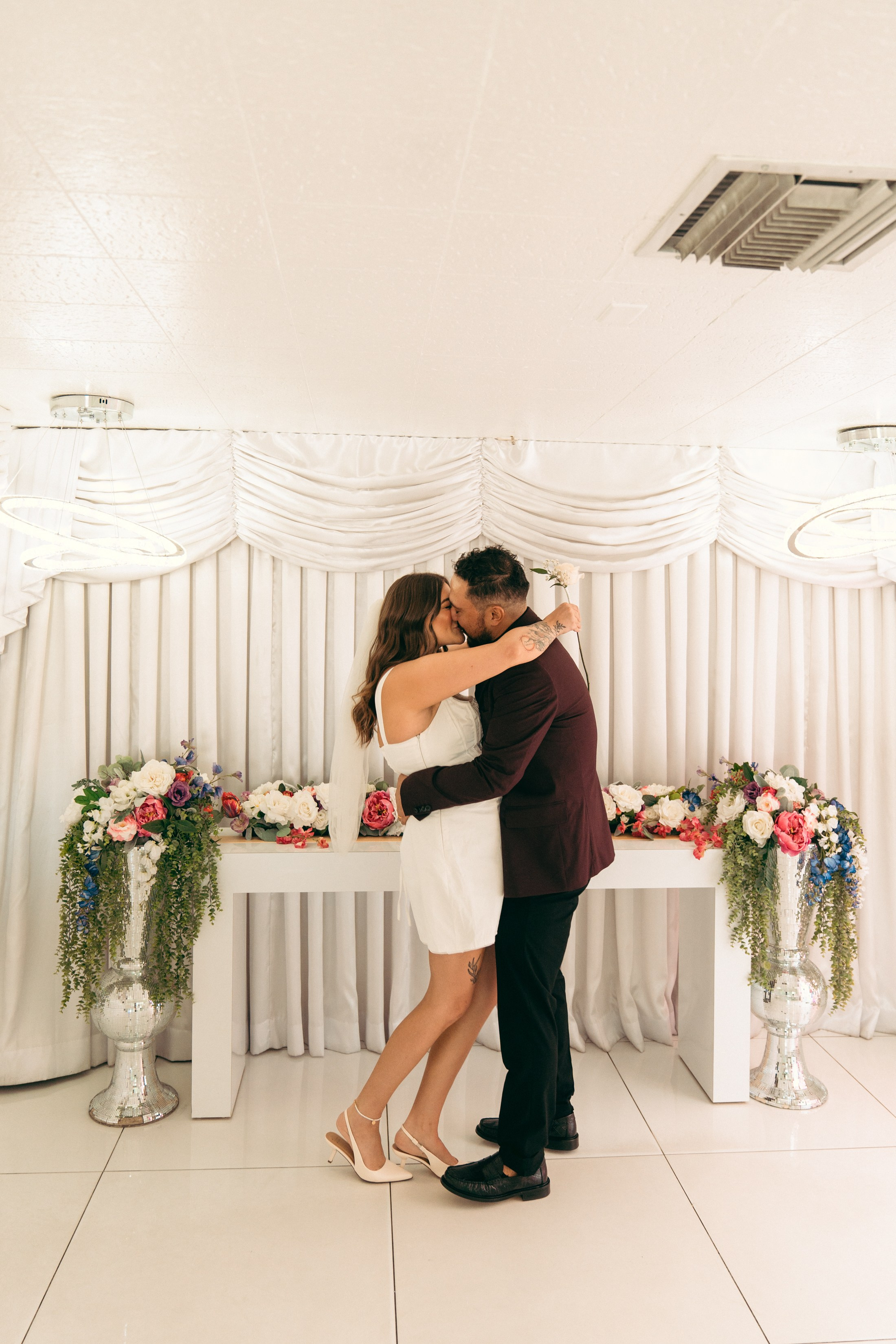 Erin&Jonathan. Wedding & elopement photographer Viktoriya Kravtsov. Las Vegas