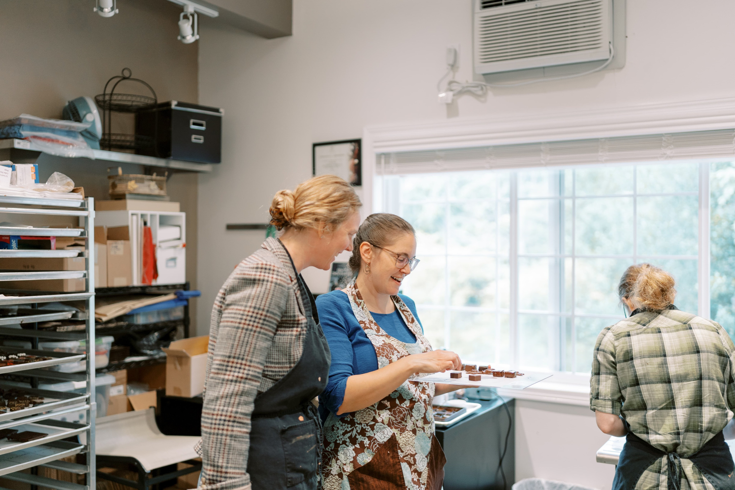 Event: Chocolate-Making Workshop. EVAN ARISTOV WEDDING PHOTOGRAPHY — Seattle Wedding Photographer