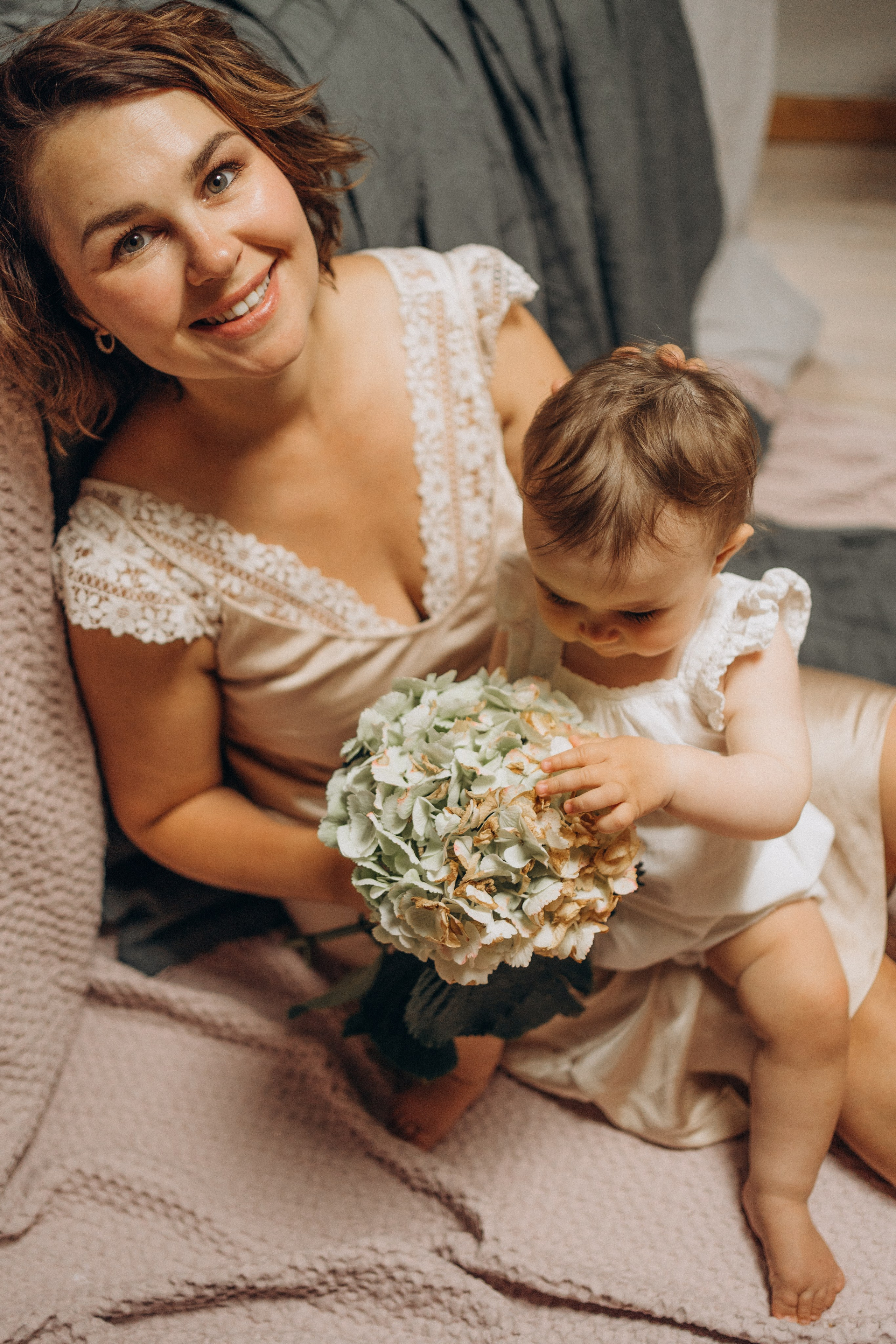 Julia & Grace. Family photographer in Helsinki, Victoria Guadagno