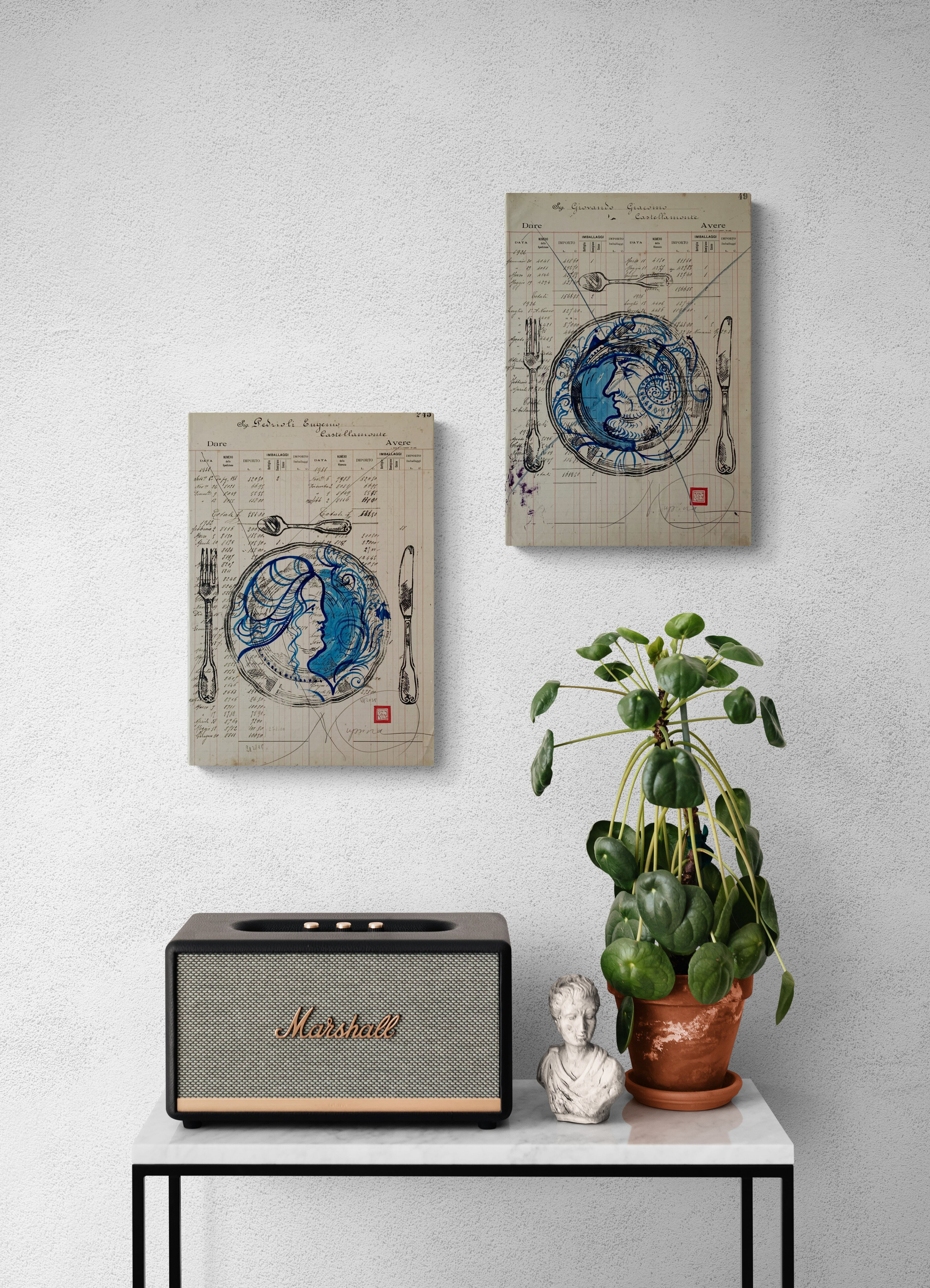 Opera della serie Panem Quotidianum, realizzata su pagina originale di registro contabile (1918–1930) proveniente da un’azienda vinicola piemontese. Ogni piatto e posata è stampato a mano in linoleografia; al centro, un profilo umano dipinto in inchiostro blu. Il numero della pagina diventa titolo dell’opera. Ispirata ai piatti nuziali rinascimentali italiani, l’opera trasforma un documento d’archivio in oggetto celebrativo e intimo, riflettendo sul valore simbolico del pasto condiviso.