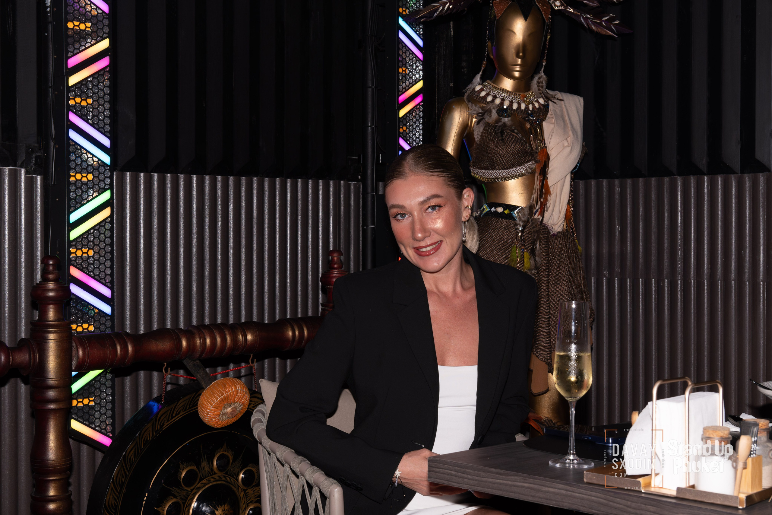 Standup Влада Лапина | Фоторепортаж | Афиша | DAVAYSXODIM.com PHUKET. АФИША|ФОТОРЕПОРТАЖИ|ИВЕНТЫ|ПХУКЕТ