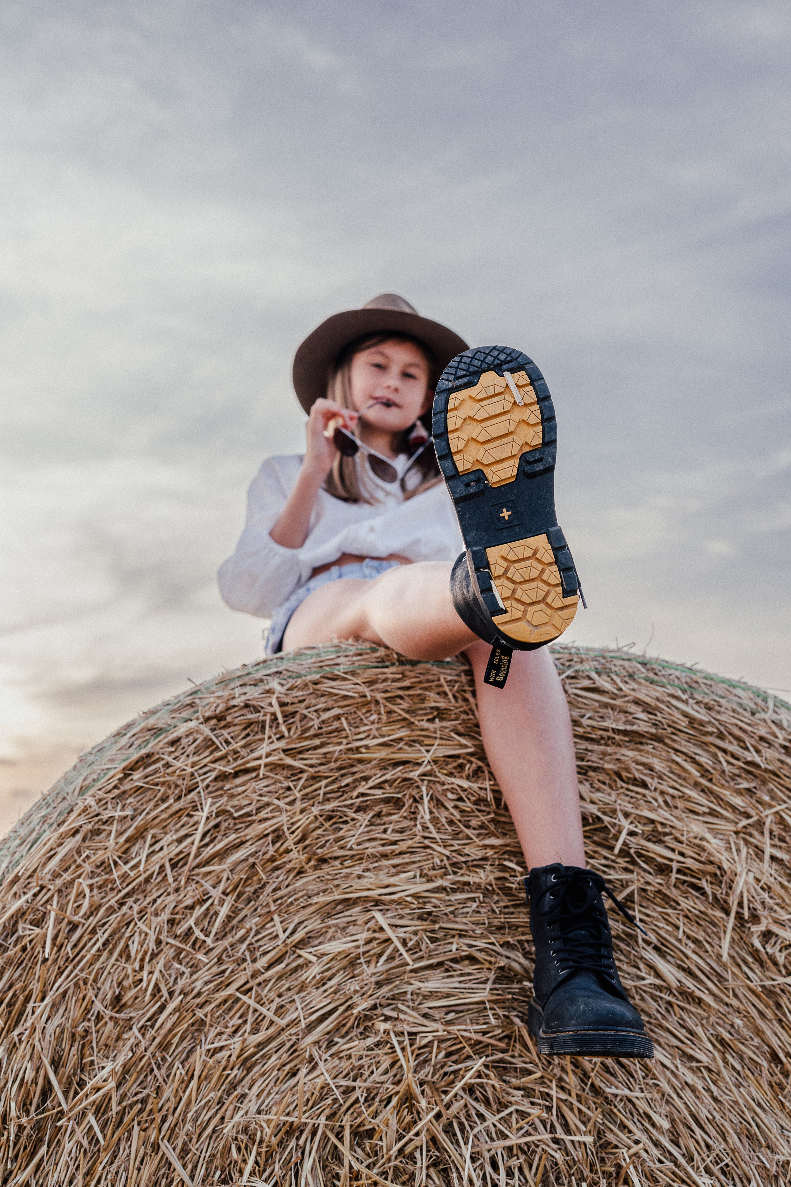 Summer evening fields. Familien, Portrait und Konzeptualfotografie in Genf, Schweiz