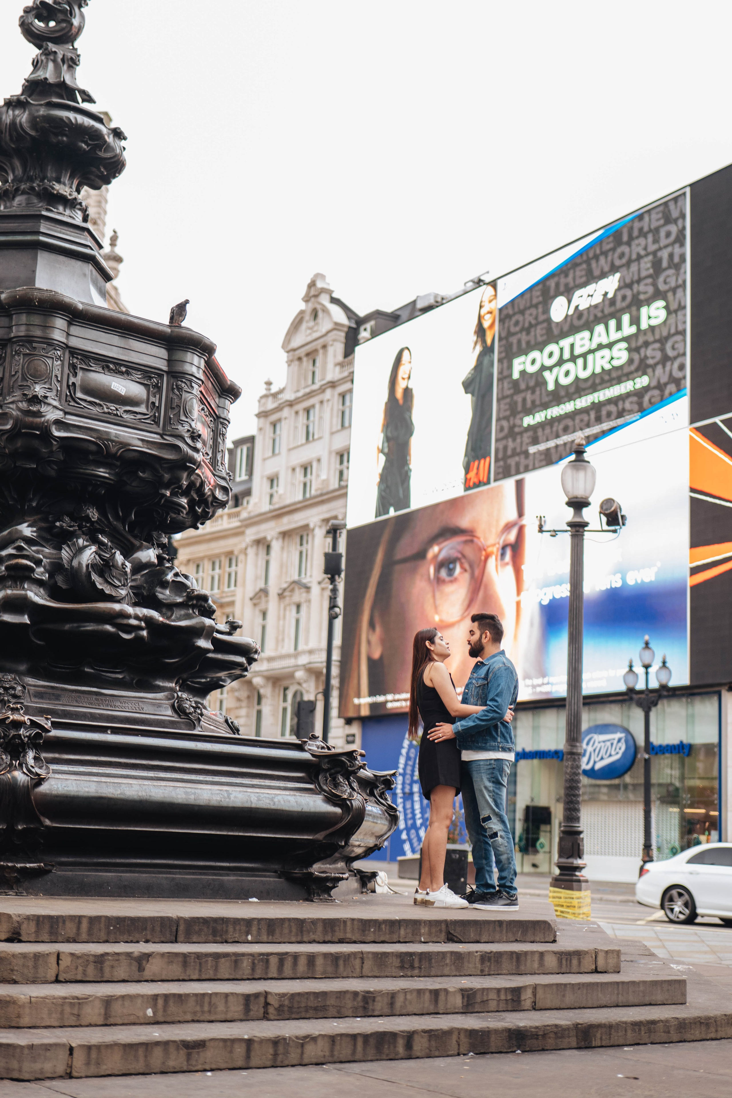 October in London. Wedding and family photographer in London