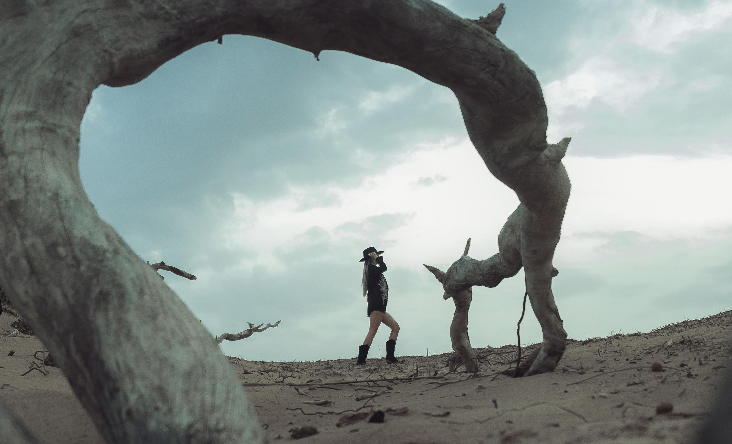 Westworld: Атмосферная фотосессия на пляже