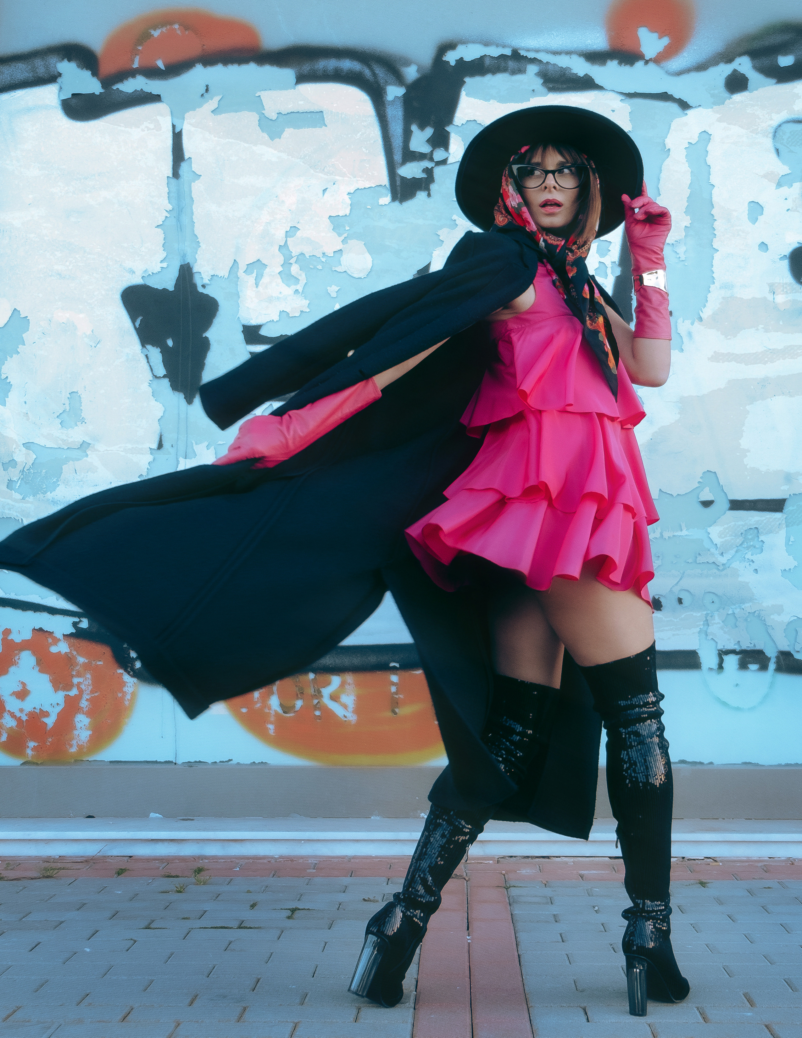 Стрит фэшн фотосессия в промышленной части Торревьехи, Аликантe | Фэшн фотограф Испания